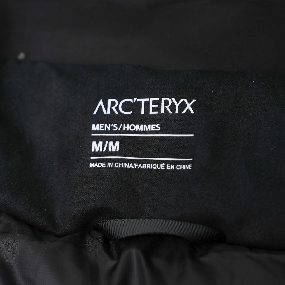 市售最高版本 现货供应 鹅绒版🔥 工厂直供💰620
Arc&lsquo;teryx丨始祖鸟顶级Macai买菜顶级连帽鹅绒服

配色：黑色
尺码：S-XXL