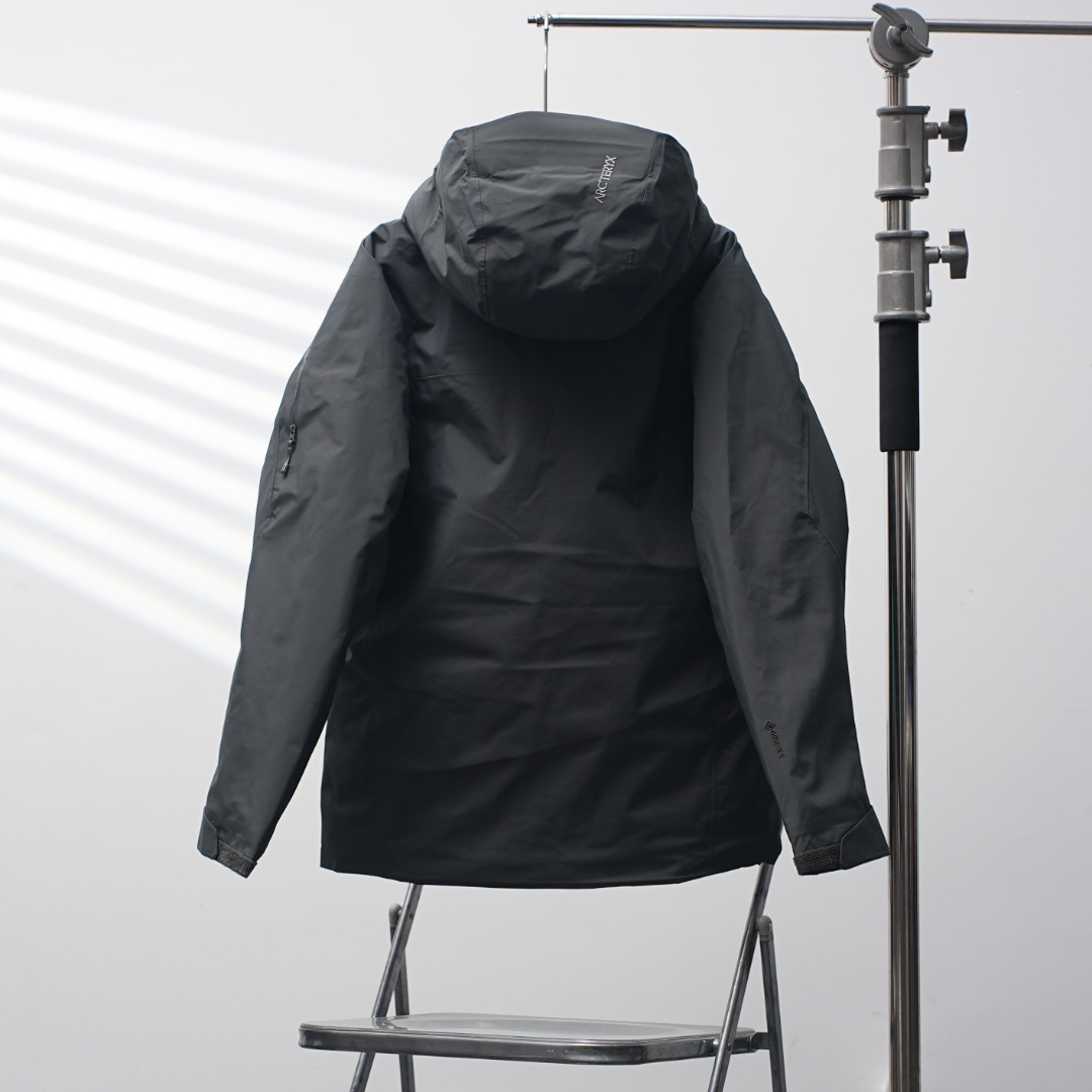 市售最高版本 现货供应 鹅绒版🔥 工厂直供💰620
Arc&lsquo;teryx丨始祖鸟顶级Macai买菜顶级连帽鹅绒服

配色：海水波灰
尺码：S-XXL