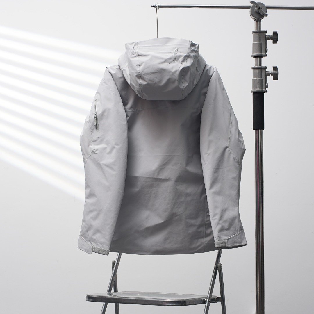 市售最高版本 现货供应 鹅绒版🔥 工厂直供💰620
Arc&lsquo;teryx丨始祖鸟顶级Macai买菜顶级连帽鹅绒服

配色：隐秘灰
尺码：S-XXL