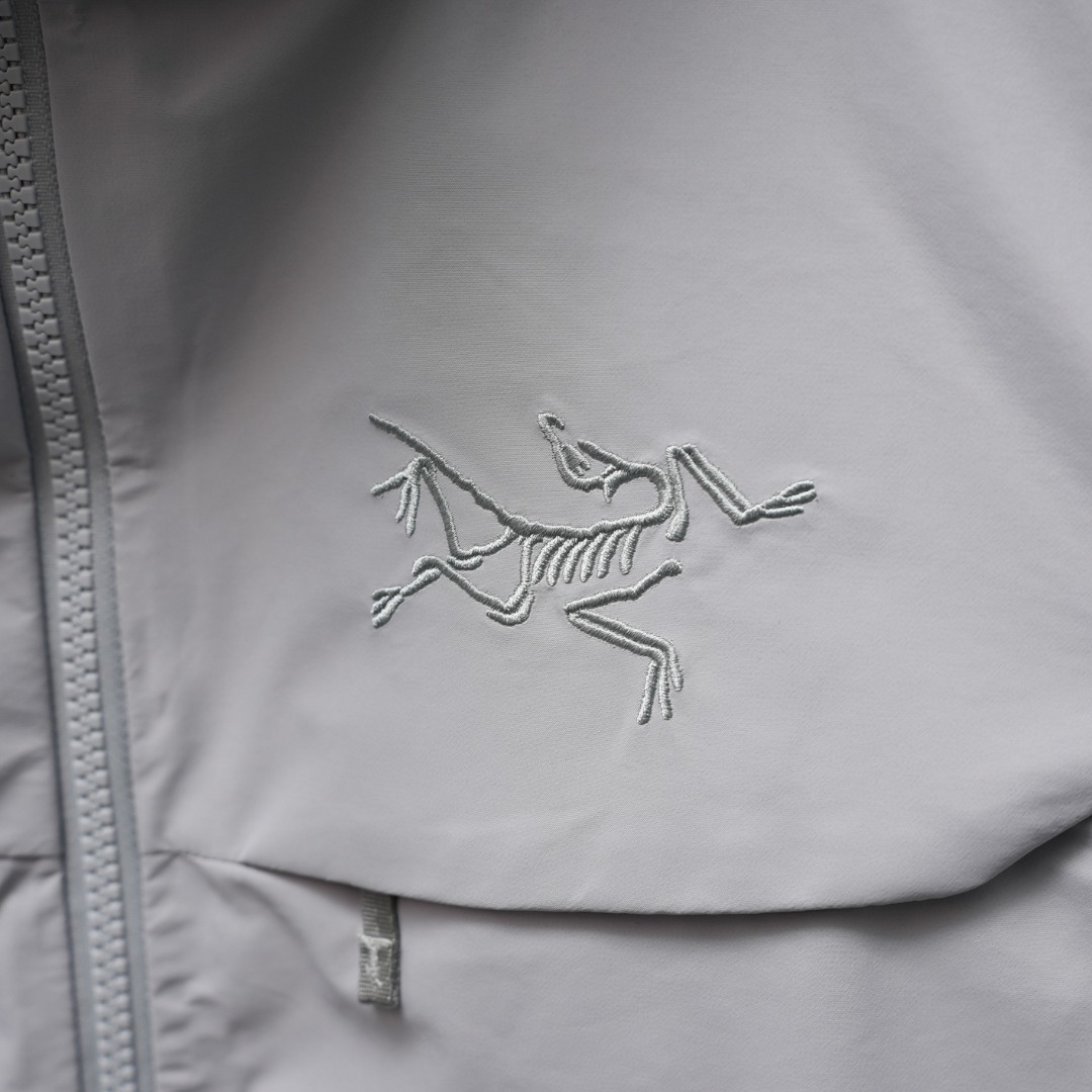 市售最高版本 现货供应 鹅绒版🔥 工厂直供💰620
Arc&lsquo;teryx丨始祖鸟顶级Macai买菜顶级连帽鹅绒服

配色：隐秘灰
尺码：S-XXL