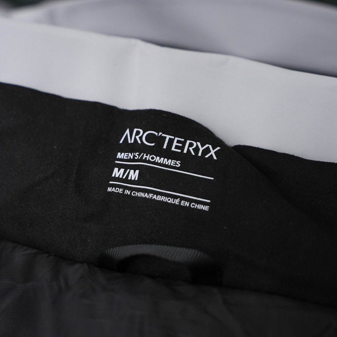 市售最高版本 现货供应 鹅绒版🔥 工厂直供💰620
Arc&lsquo;teryx丨始祖鸟顶级Macai买菜顶级连帽鹅绒服

配色：隐秘灰
尺码：S-XXL