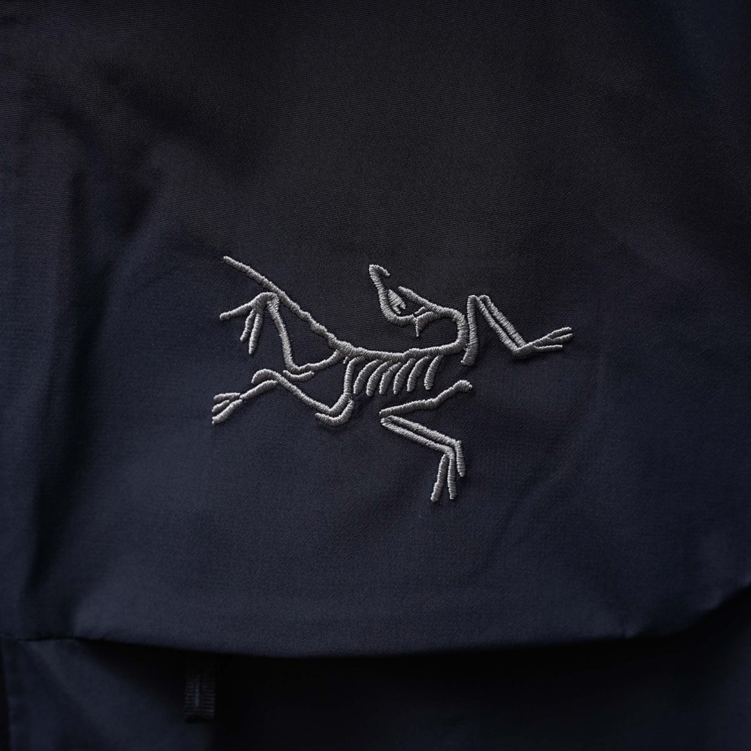 市售最高版本 现货供应 鹅绒版🔥 工厂直供💰620
Arc&lsquo;teryx丨始祖鸟顶级Macai买菜顶级连帽鹅绒服

配色：藏青色
尺码：S-XXL