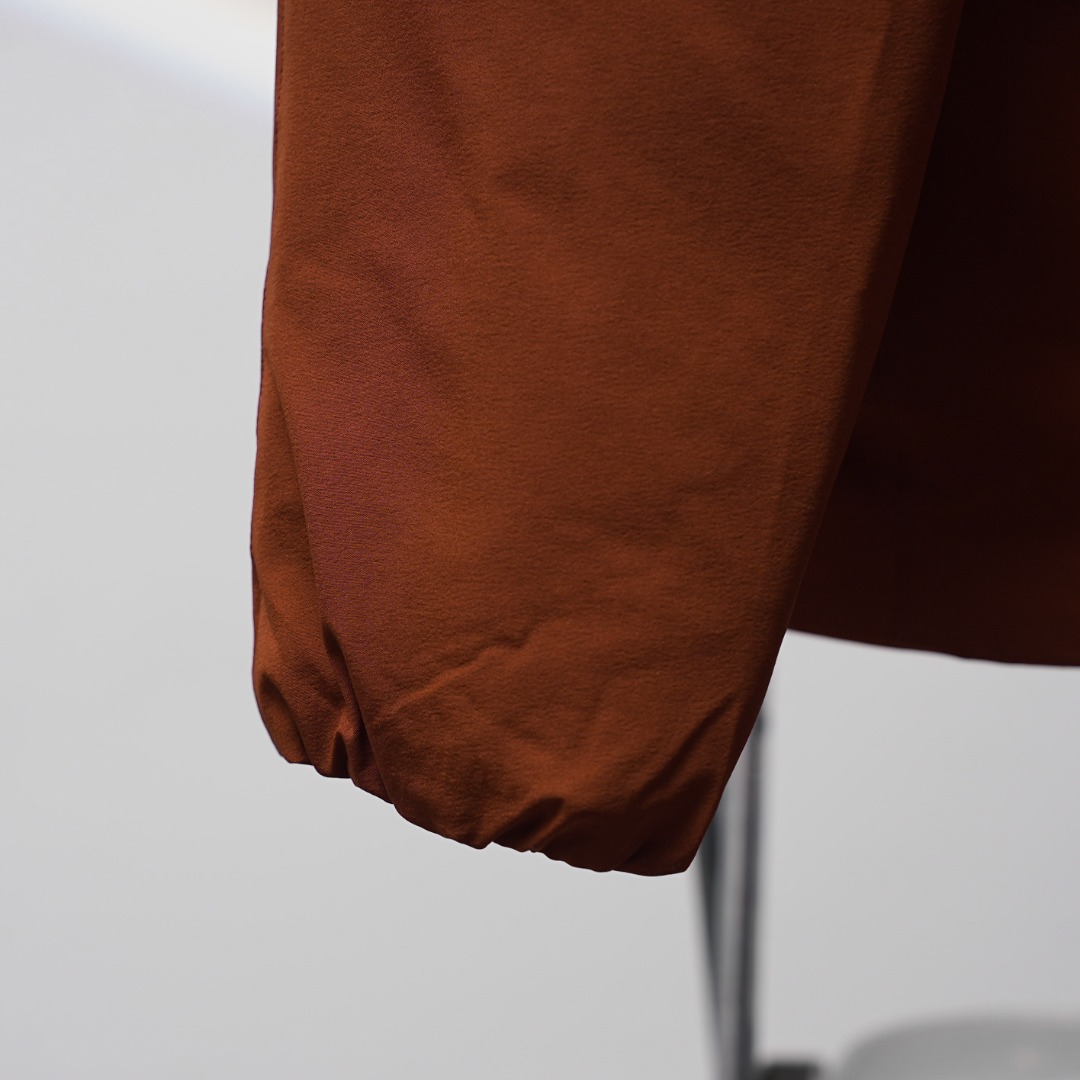 市售最高版本 现货供应 鹅绒版🔥 工厂直供💰400
Arc&lsquo;teryx丨始祖鸟EPSILON爱普森连帽羽绒服

配色：红杉褐
尺码：S-XXL