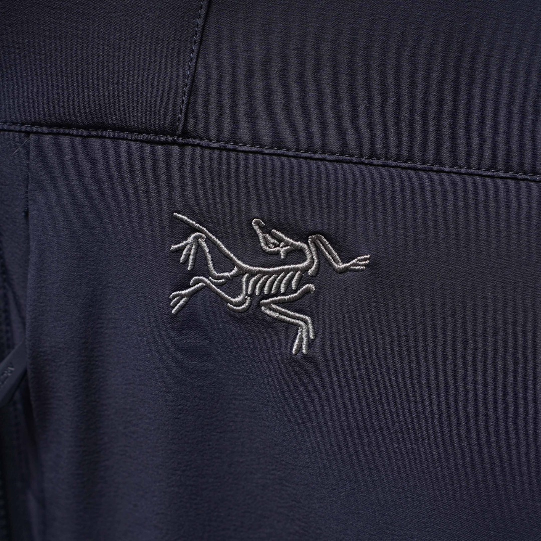 市售最高版本 现货供应 鹅绒版🔥 工厂直供💰400
Arc&lsquo;teryx丨始祖鸟EPSILON爱普森连帽羽绒服

配色：宝石蓝
尺码：S-XXL