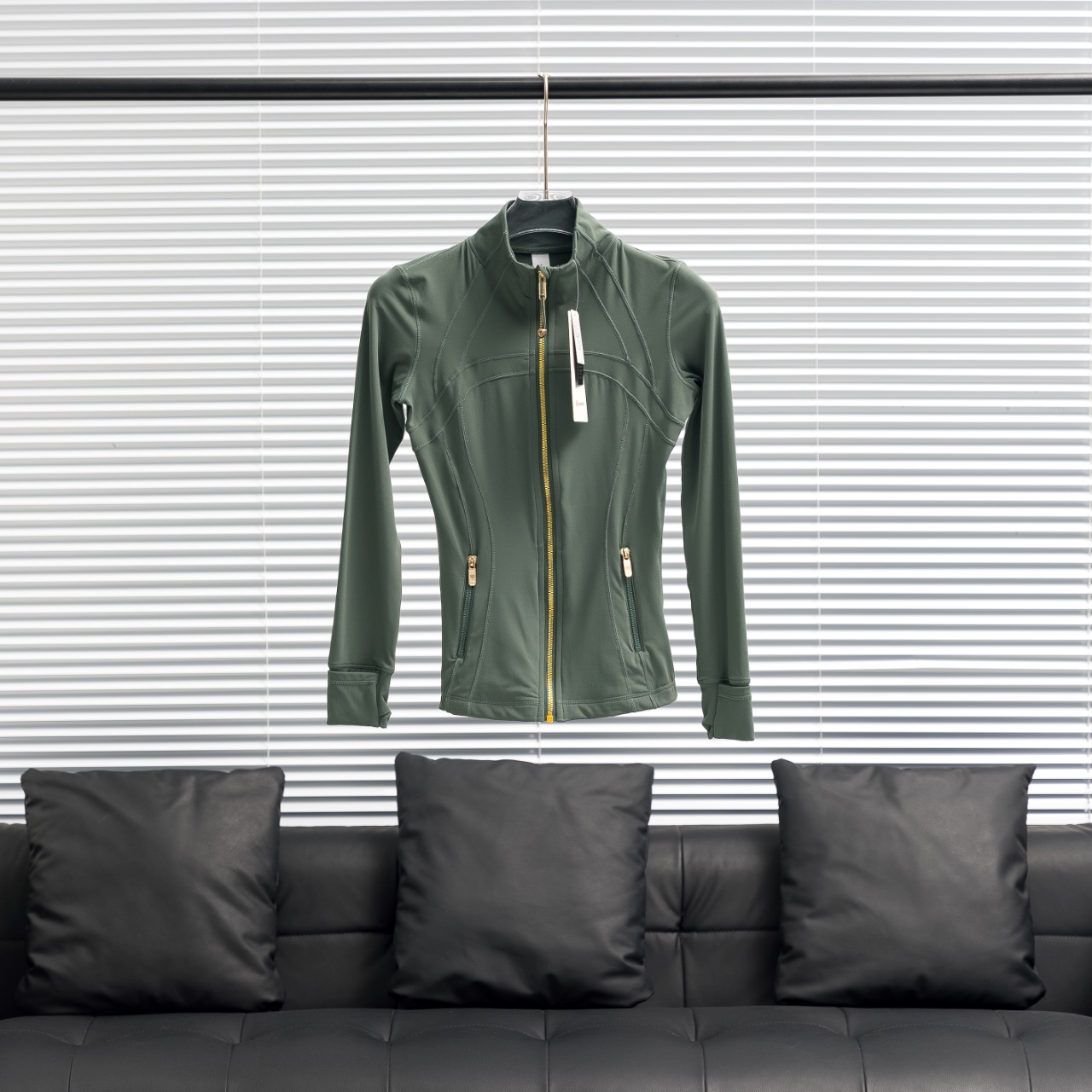 lululemon丨露露乐檬Define金拉链立领瑜伽服
配色:金标绿
尺码:2 4 6 8