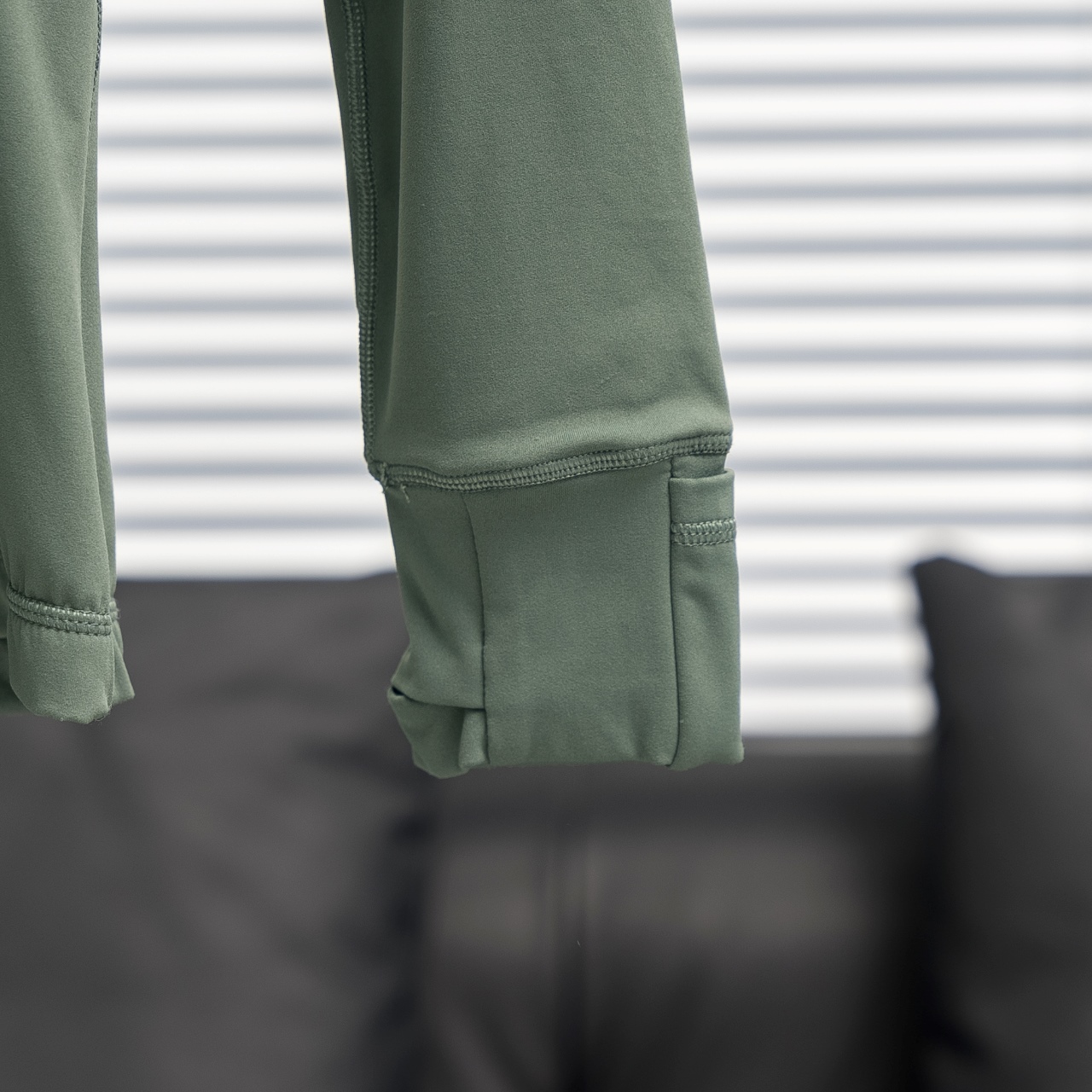 lululemon丨露露乐檬Define金拉链立领瑜伽服

配色：金标绿
尺码：2 4 6 8