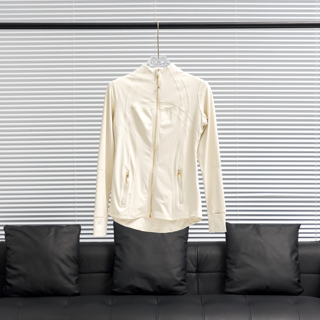 lululemon丨露露乐檬Define金拉链立领瑜伽服
配色:骨白金标
尺码:2 4 6 8 10 12