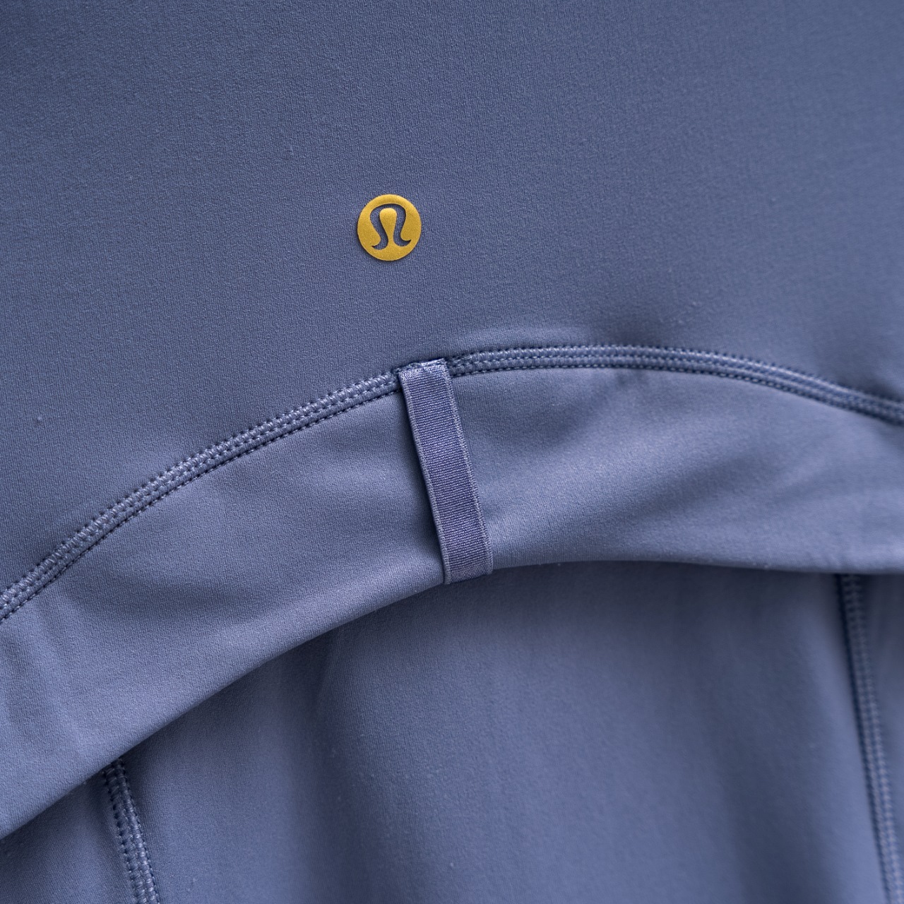 lululemon丨露露乐檬Define金拉链立领瑜伽服

配色：阴影蓝金标
尺码：2 4 6 8