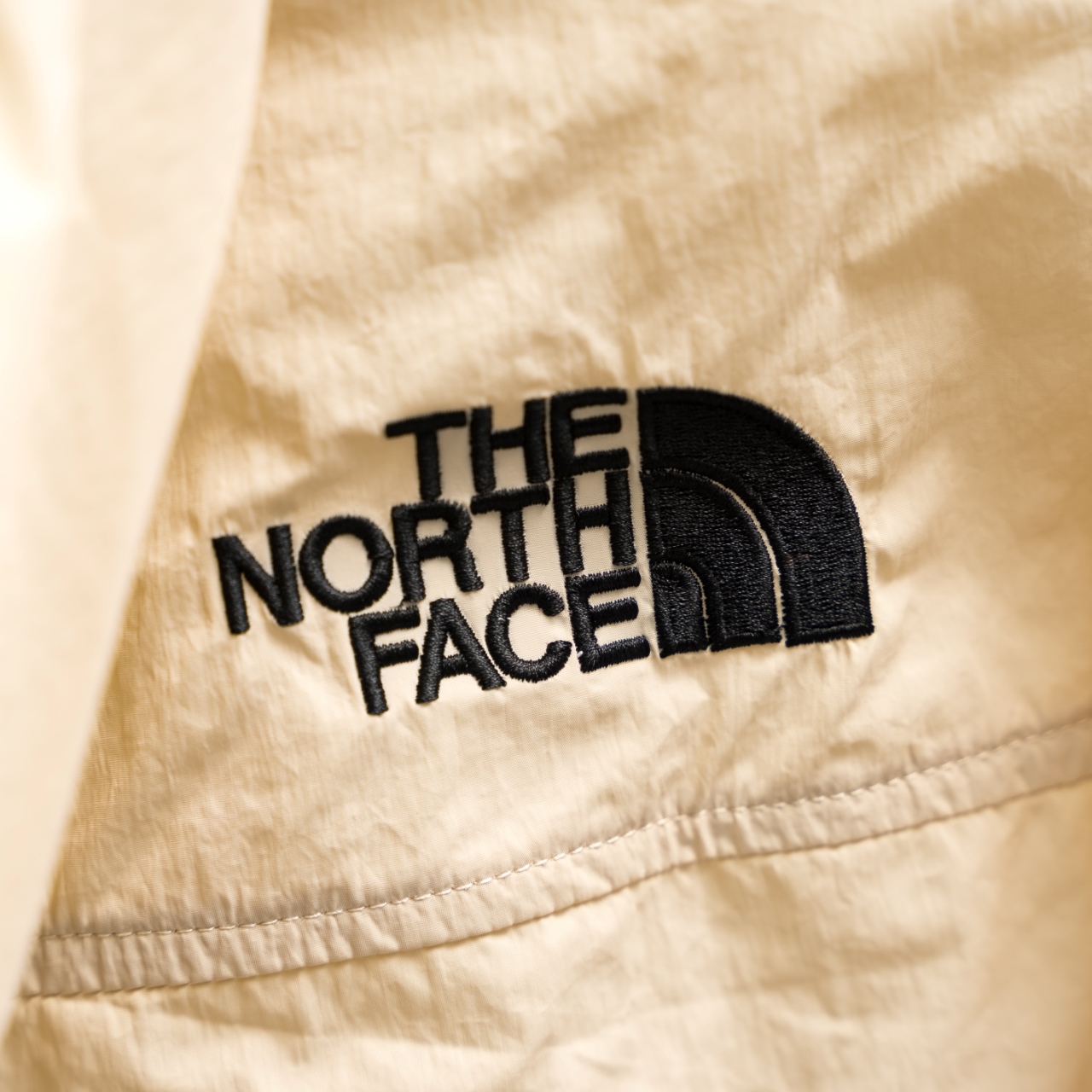 工厂直供💰110

TNF丨北面NJ3LQ03KL韩版防晒服

配色：白色 灰色 卡其 紫色
尺码：XS-XXL