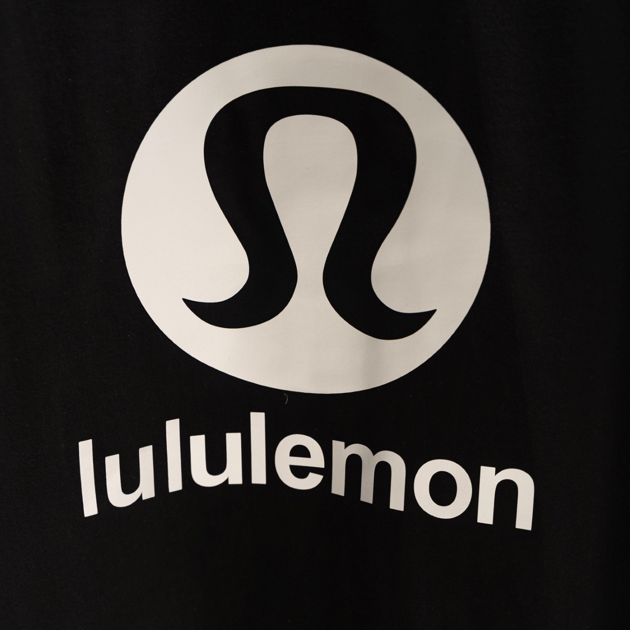 Lululemon/露露乐蒙 立体硅胶反光标识短袖T恤 黑色