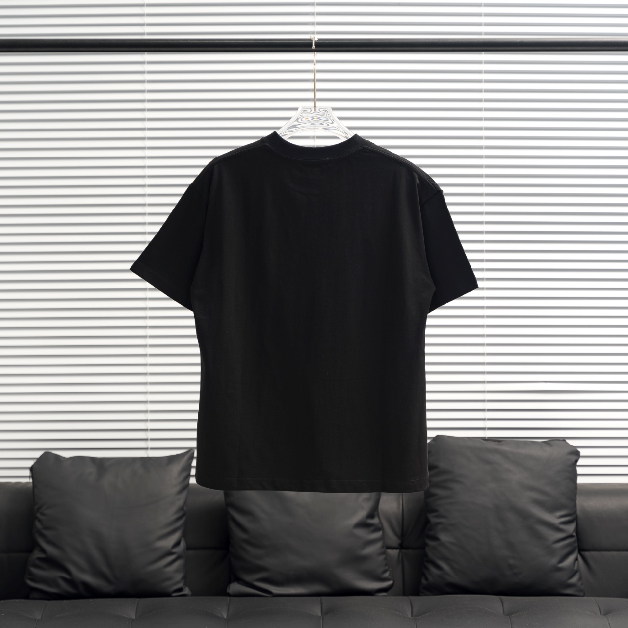 DESCENTE/迪桑特 25ss 肩膀logo刺绣短袖T恤 黑色 白色-Chinese UA Cheap High Quatity Brand Clothes Bags handbags Sneakers wholesale wholesaler seller from China Factory suppliers Fashion Clothing Shoes best Quality Beautiful Price DESCENTE/迪桑特 25ss 肩膀logo刺绣短袖T恤 黑色 白色