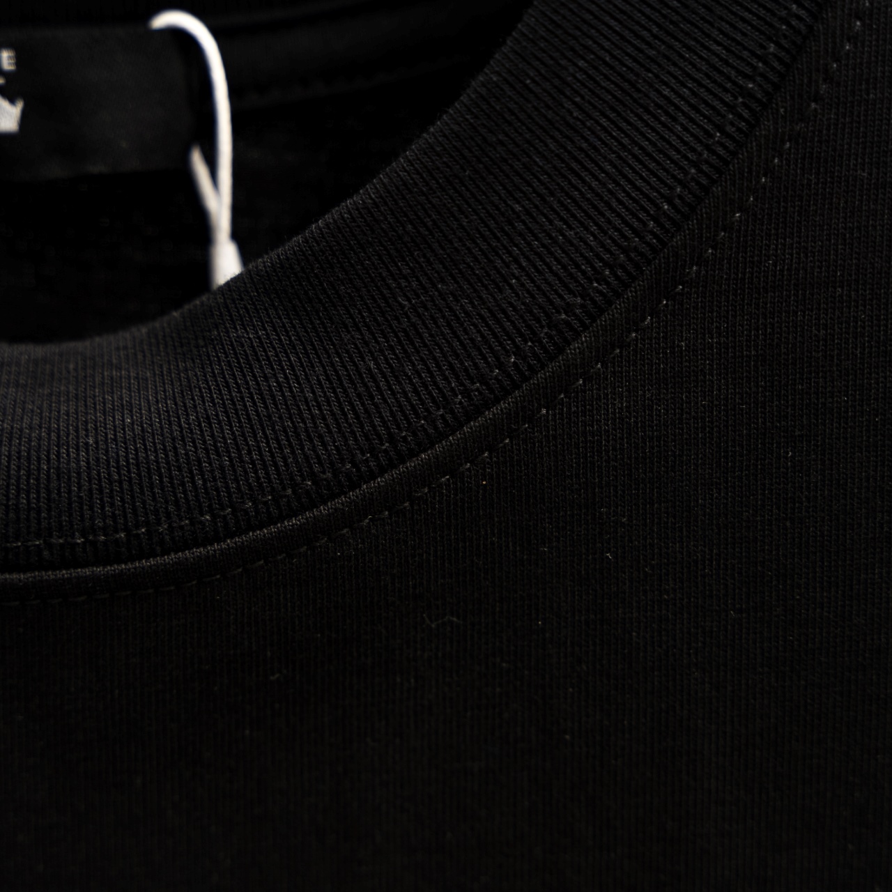 DESCENTE/迪桑特 25ss 肩膀logo刺绣短袖T恤 黑色 白色-Chinese UA Cheap High Quatity Brand Clothes Bags handbags Sneakers wholesale wholesaler seller from China Factory suppliers Fashion Clothing Shoes best Quality Beautiful Price DESCENTE/迪桑特 25ss 肩膀logo刺绣短袖T恤 黑色 白色