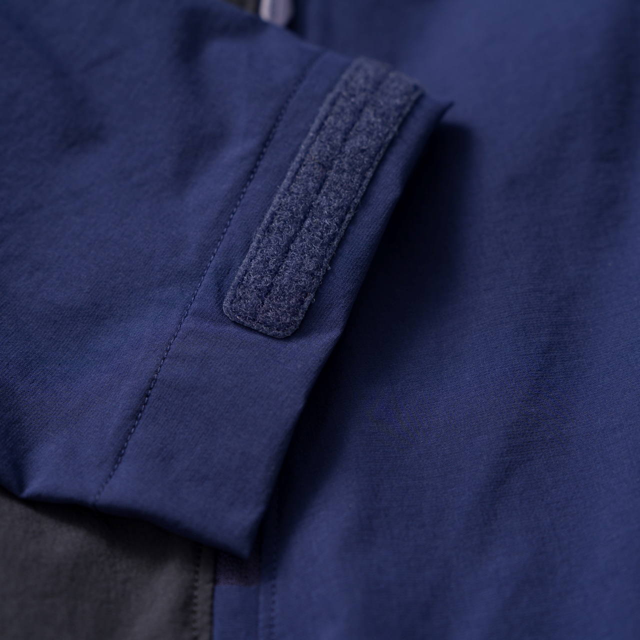 Arc'teryx Serratus Hoody: Lightweight & Durable Climbing Jacket - Various Colors 8 windows1748230233841 515177146 1594193172