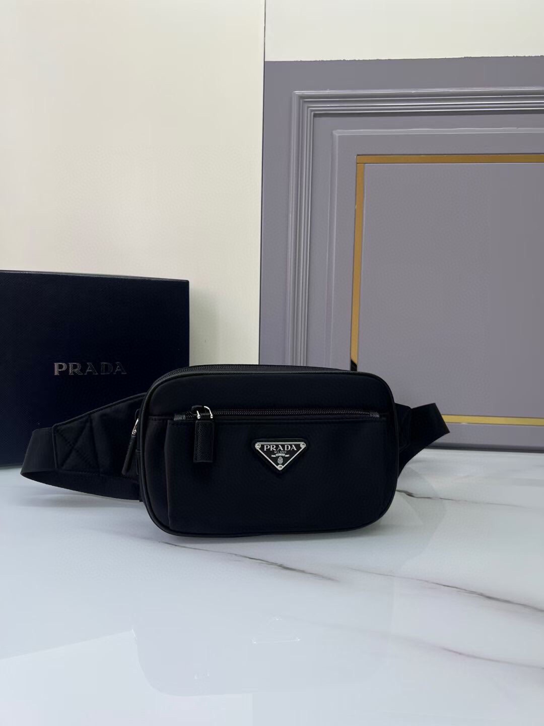 プラダ ウエストポーチ ブラック 軽量 男女兼用