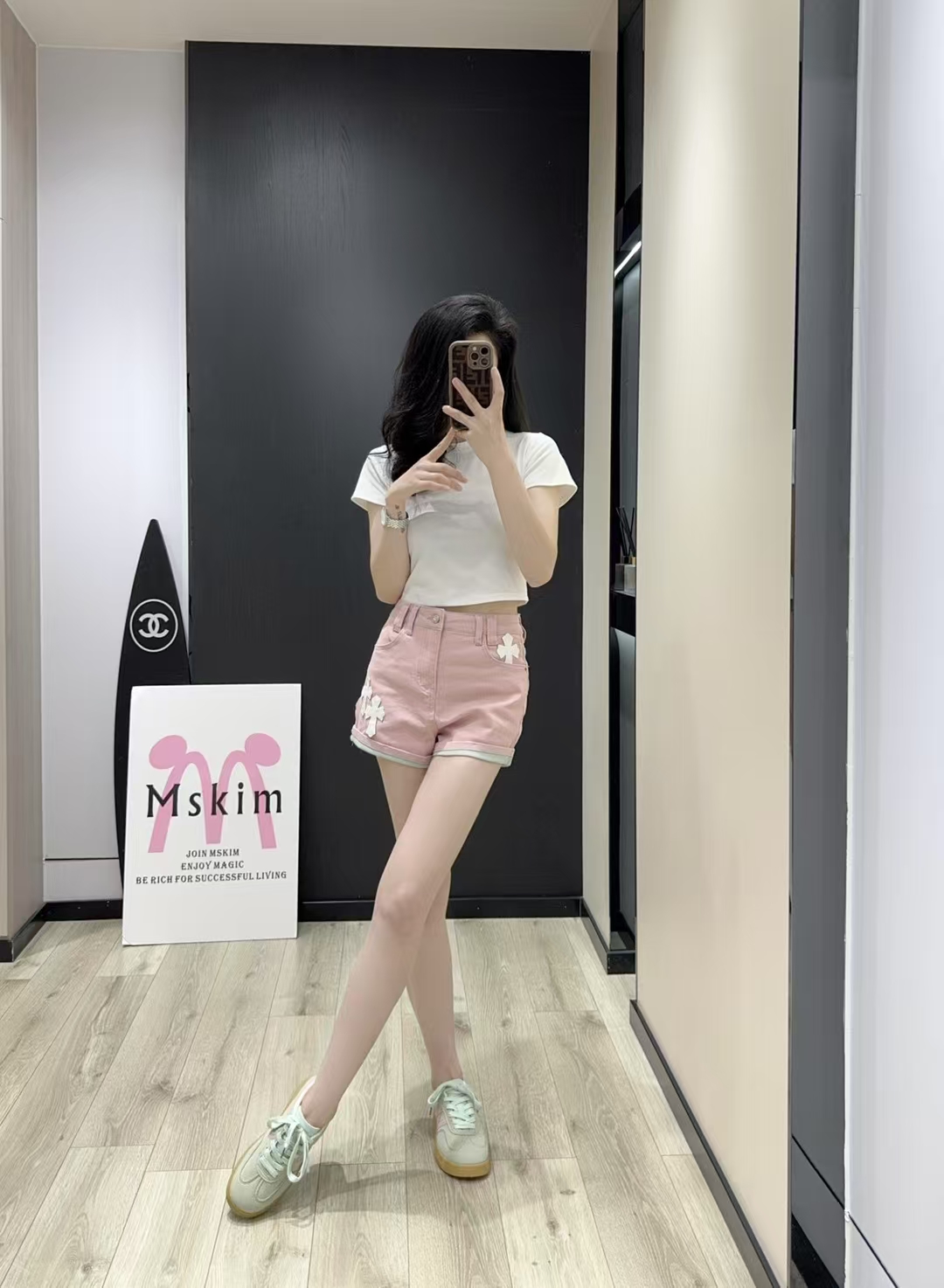 P437 IS A ONE-SIZE-FITS-ALL FEMALE OUTFIT WITH A PACK OF ZENCRO, ZIPPER SHORTS, SML. - 图片 4
