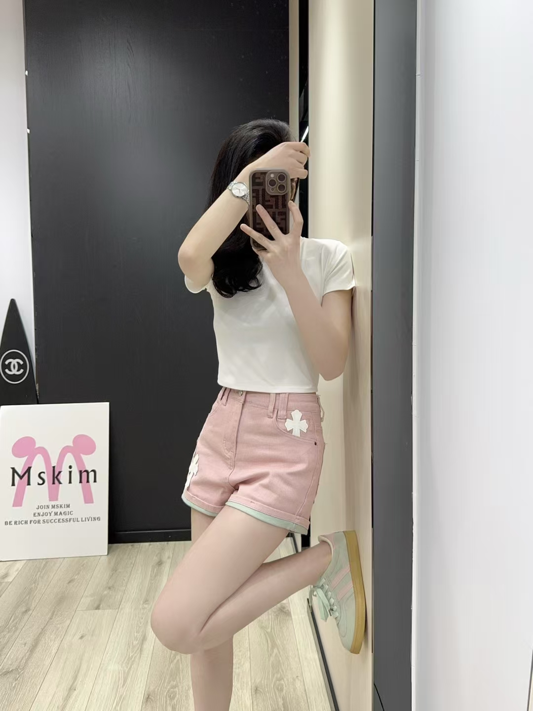 P437 IS A ONE-SIZE-FITS-ALL FEMALE OUTFIT WITH A PACK OF ZENCRO, ZIPPER SHORTS, SML. - 图片 2