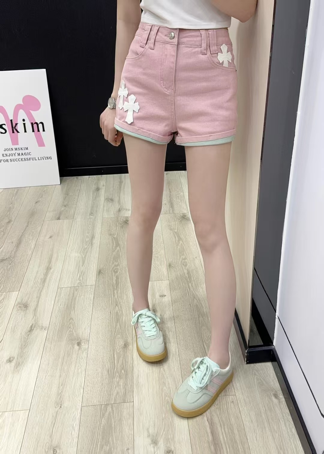 P437 IS A ONE-SIZE-FITS-ALL FEMALE OUTFIT WITH A PACK OF ZENCRO, ZIPPER SHORTS, SML. - 图片 3