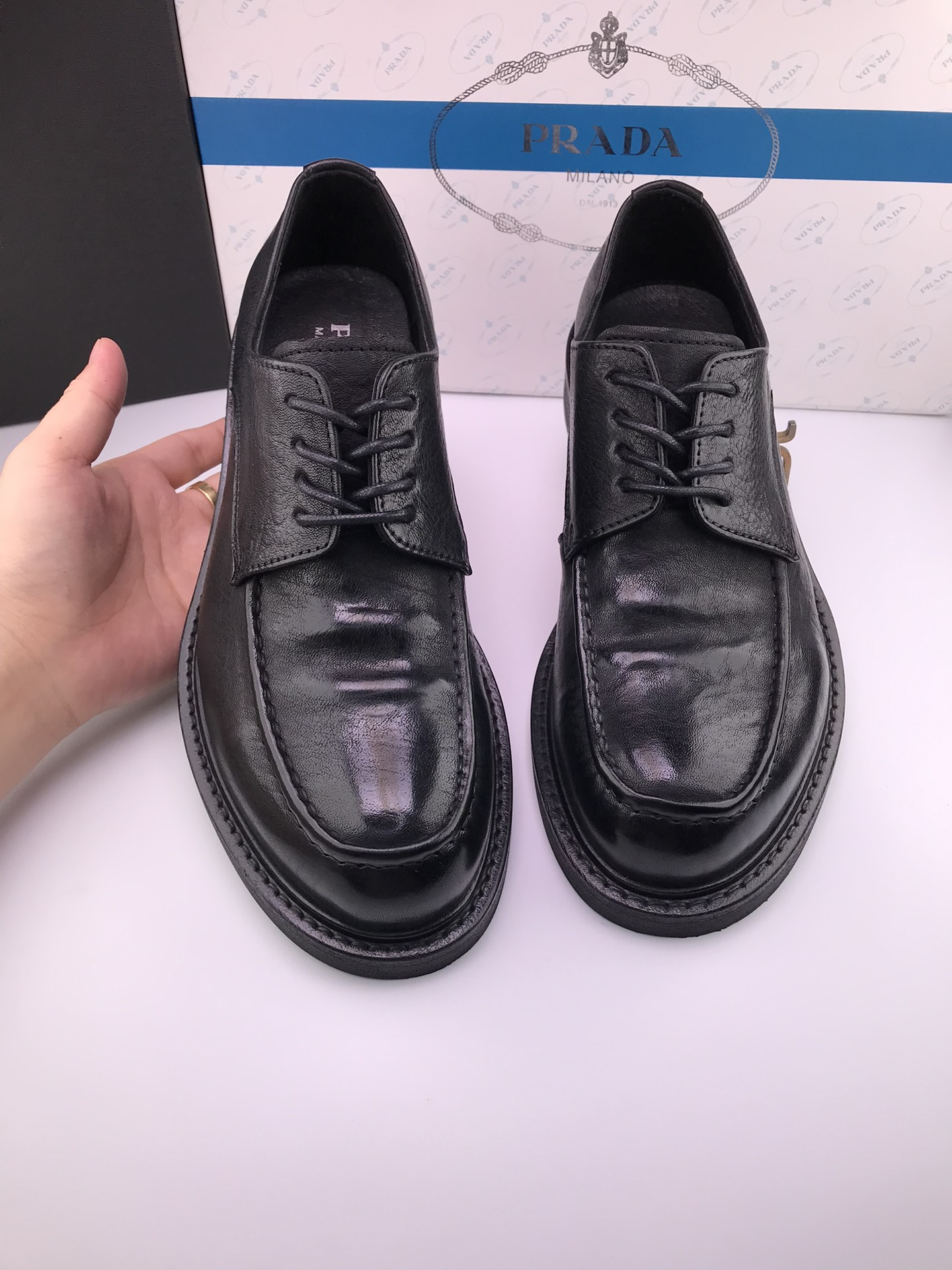 PRADA حذاء جلد طبيعي للرجال بنعل Goodyear متين بتصميم كلاسيكي