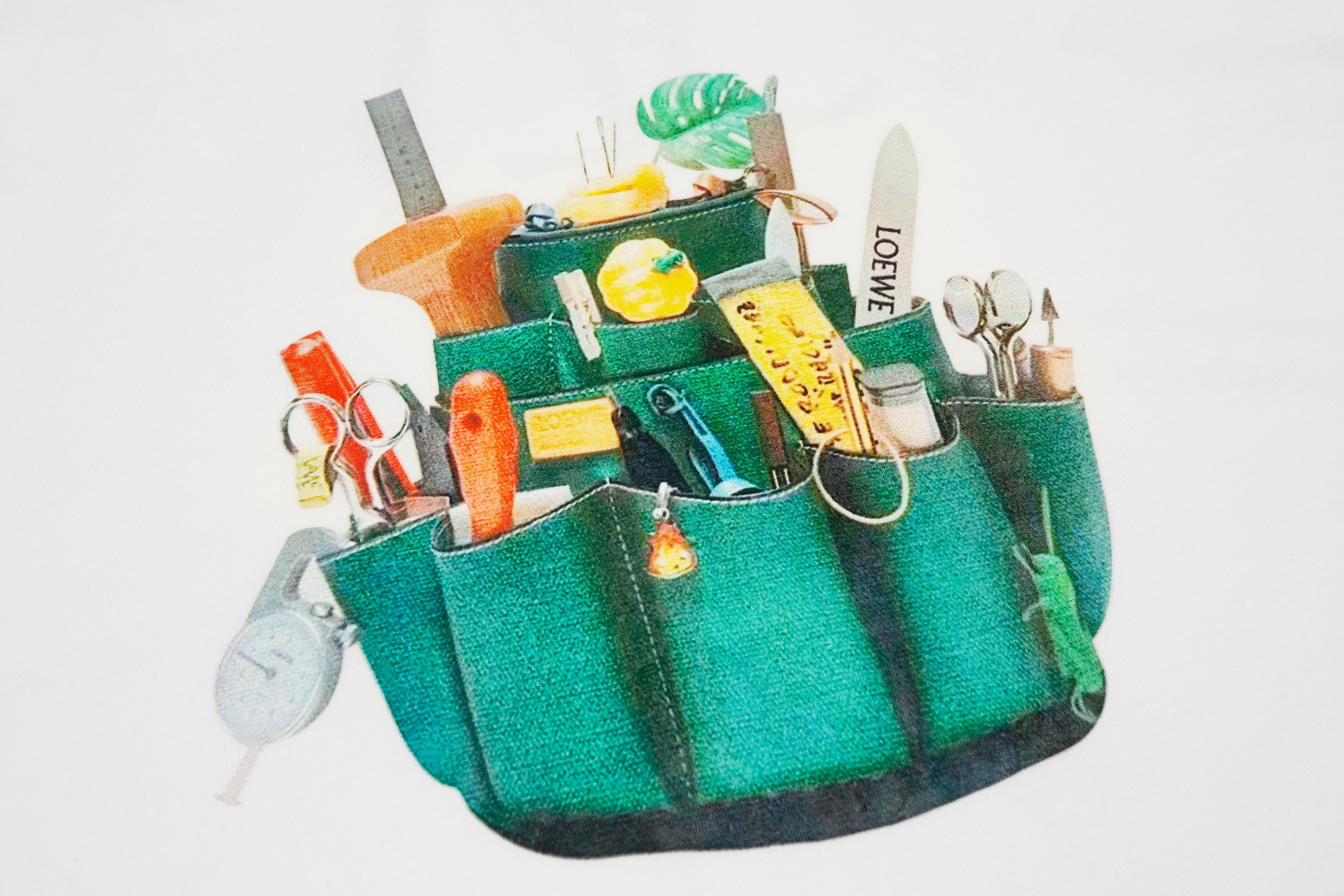 LOEWE/罗意威 24Ss Crafted World 匠艺天地展会系列 工具皮袋短袖