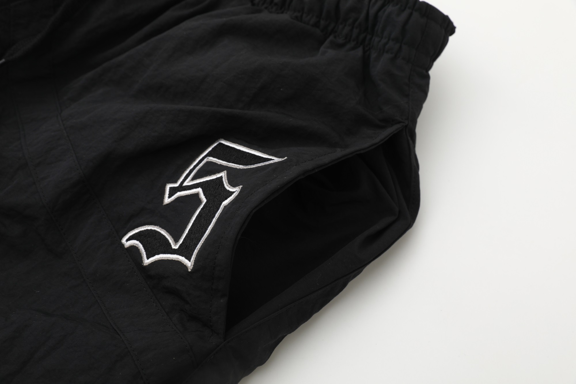 Supreme SS25 Old English Track Jacket & Pants Set - Streetwear Style 34 i1753196559885 9886 0 32