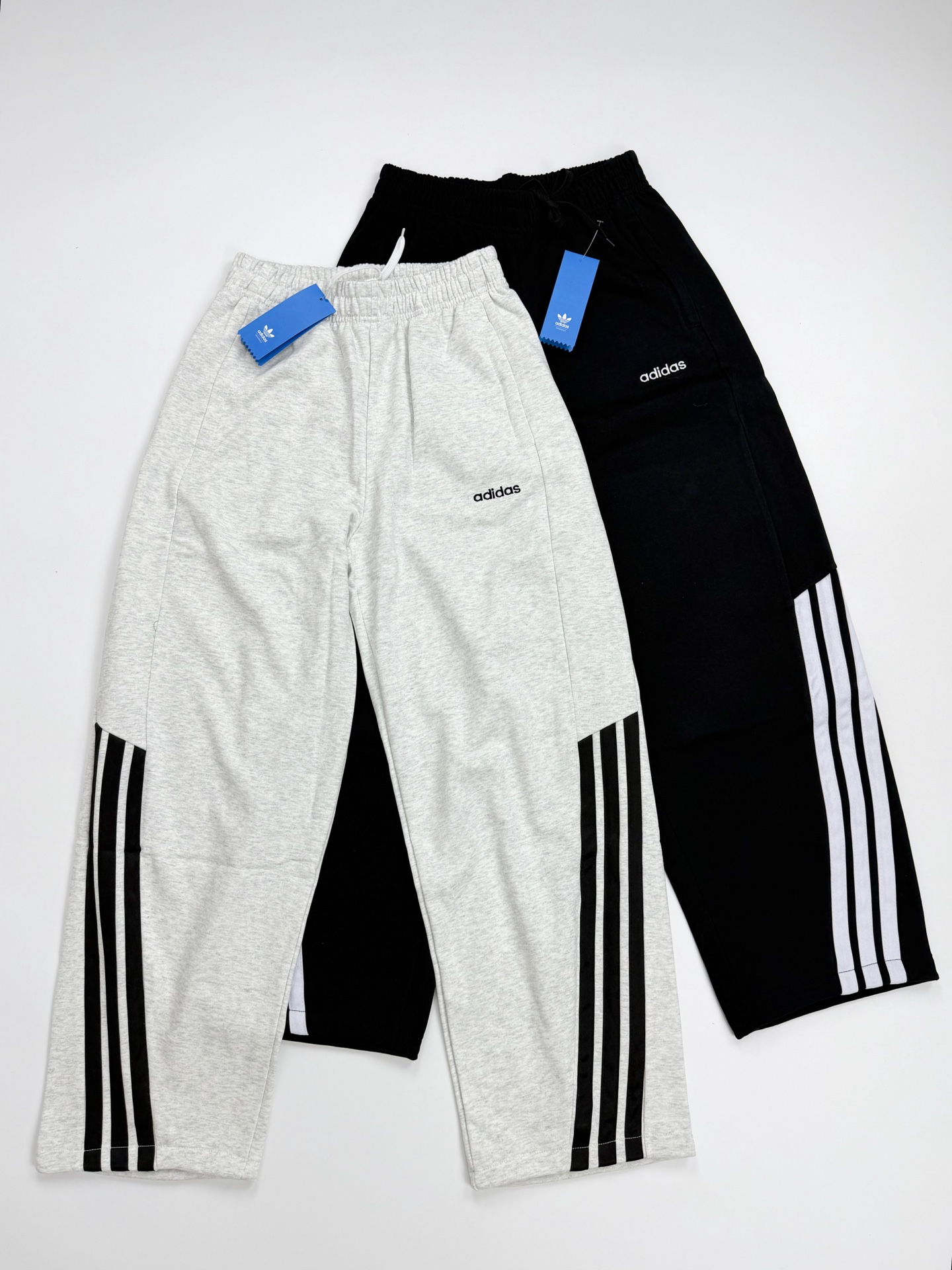 #B194 P115 Adidas pantalones casuales de rayas de estilo urbano, con colores contrastantes, de tiro alto y pierna ancha…
