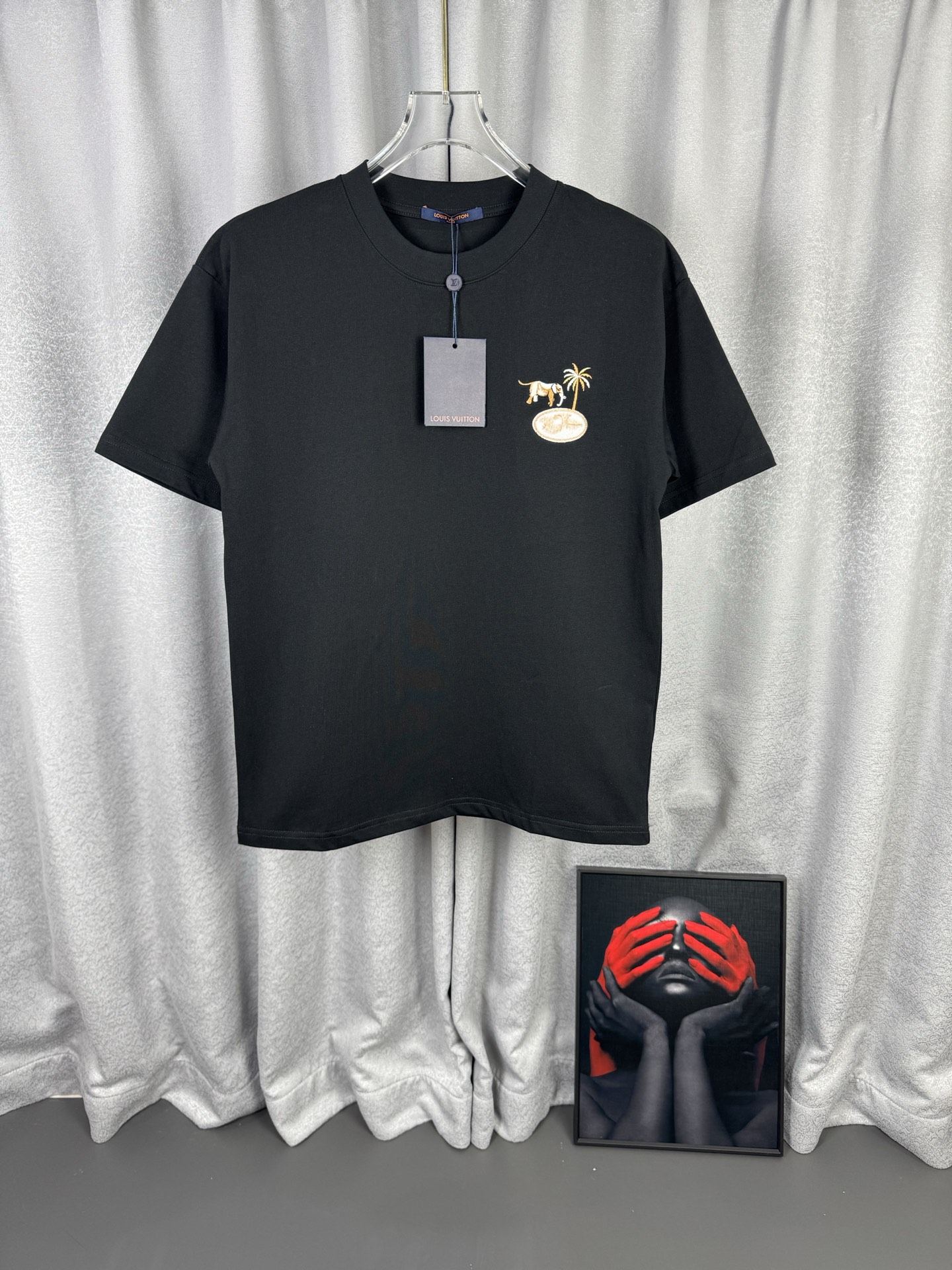 P85 [alta versión] 1v Louis Vuitton 2026SS Primavera/Verano de alta densidad, camiseta de manga corta con bordado pesad…