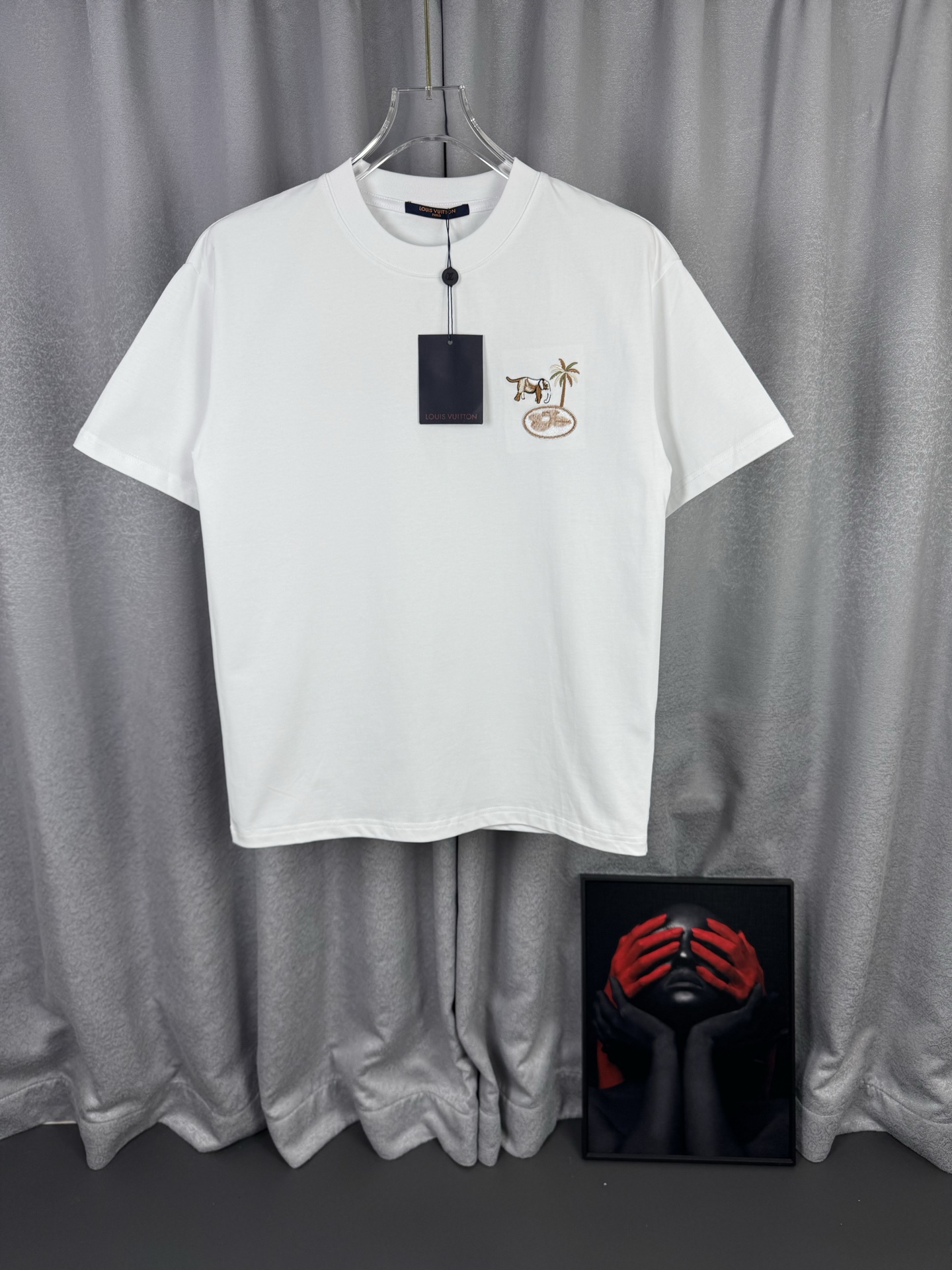 P85 [alta versión] 1v Louis Vuitton 2026SS Primavera/Verano de alta densidad, camiseta de manga corta con bordado pesad…