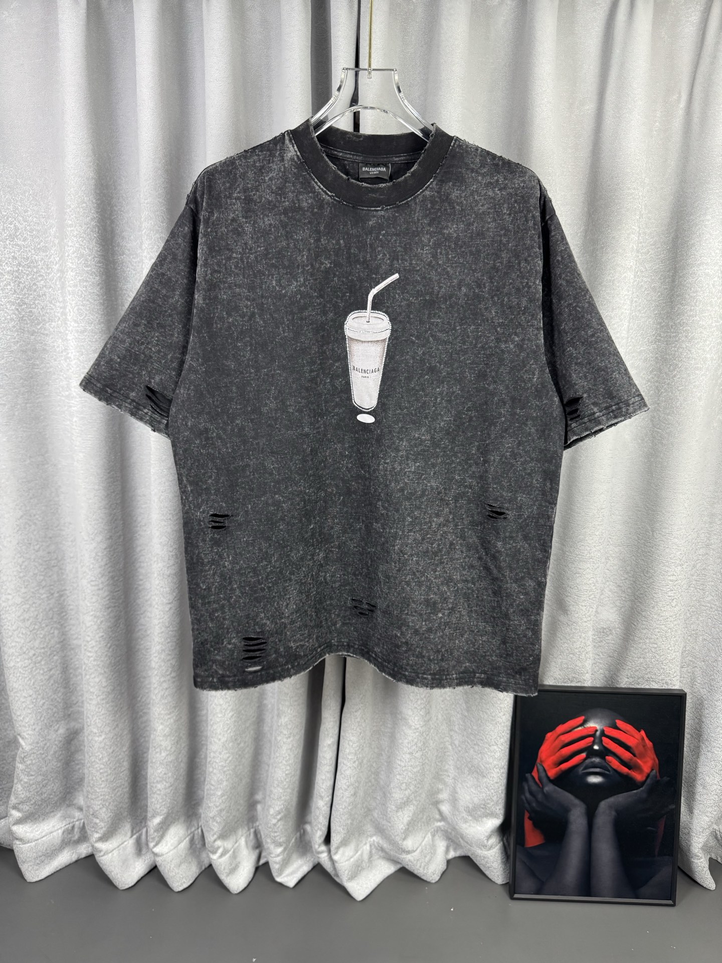 P110 BLCG Balenciaga mostrador de alta resistencia artesanal, esmerilado, esmerilado, lavado y desgastado. Vaso de agua…