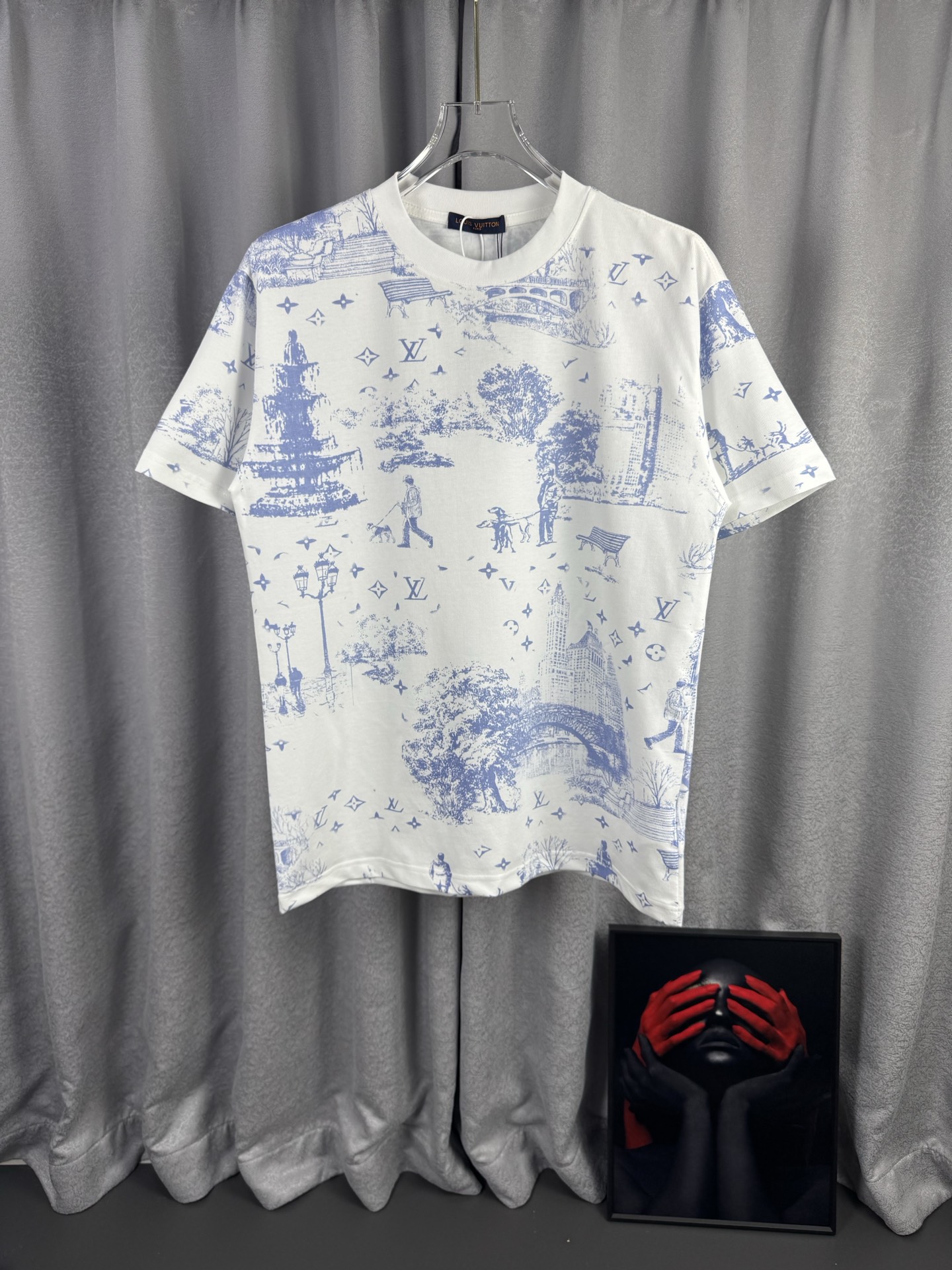 P85 1V Louis Vuitton, camiseta de cuello redondo de alta calidad de 320 gramos, clásica de la marca, logo clásico de le…