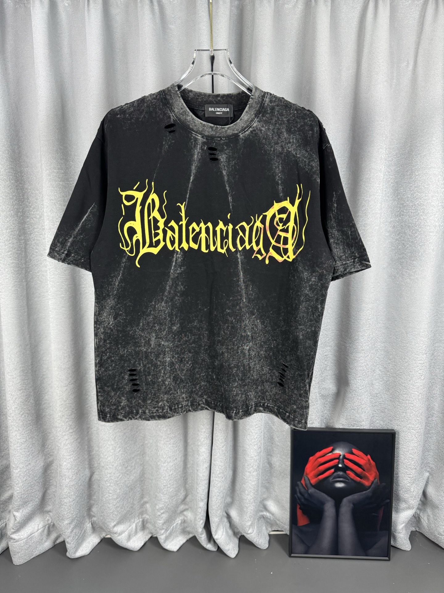 P110 BLCG balenciaga 2026 primavera y verano Letras sánscritas impresas estilo nuevo de verano, decapado y desgastado o…
