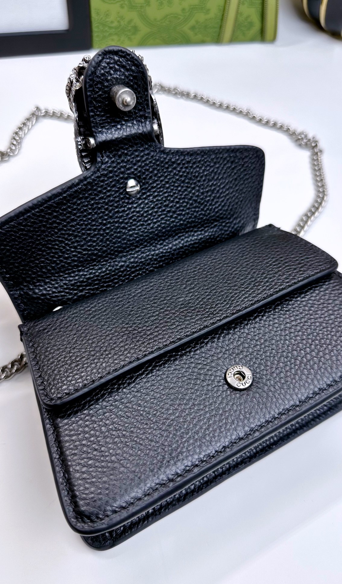 Dionysusミニ手提げバッグ - グリーンレザーと水晶の豪華なデザイン