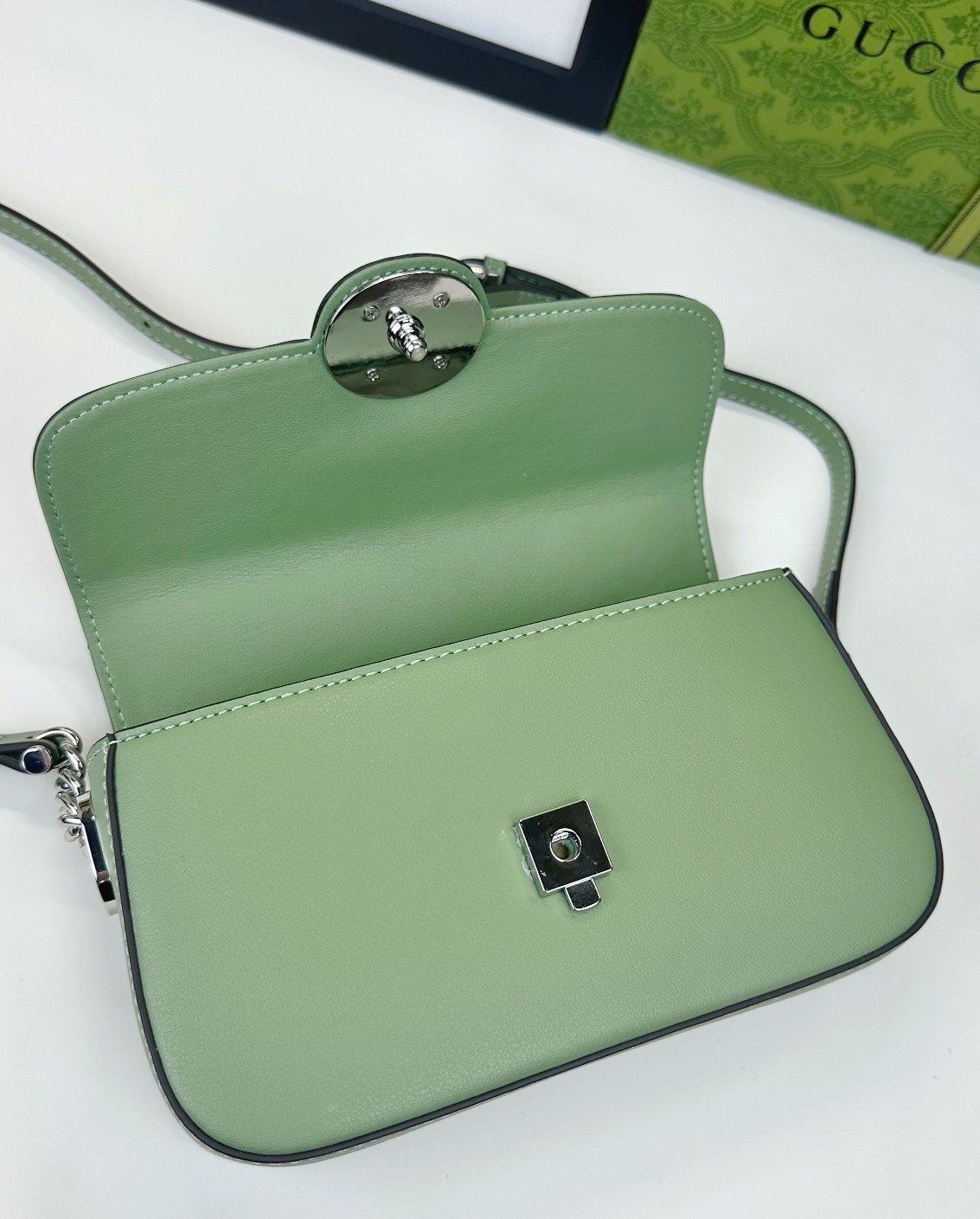 Gucci Petite GGシリーズ迷你肩背包 - 柔らかい白色レザーと双Gデザイン