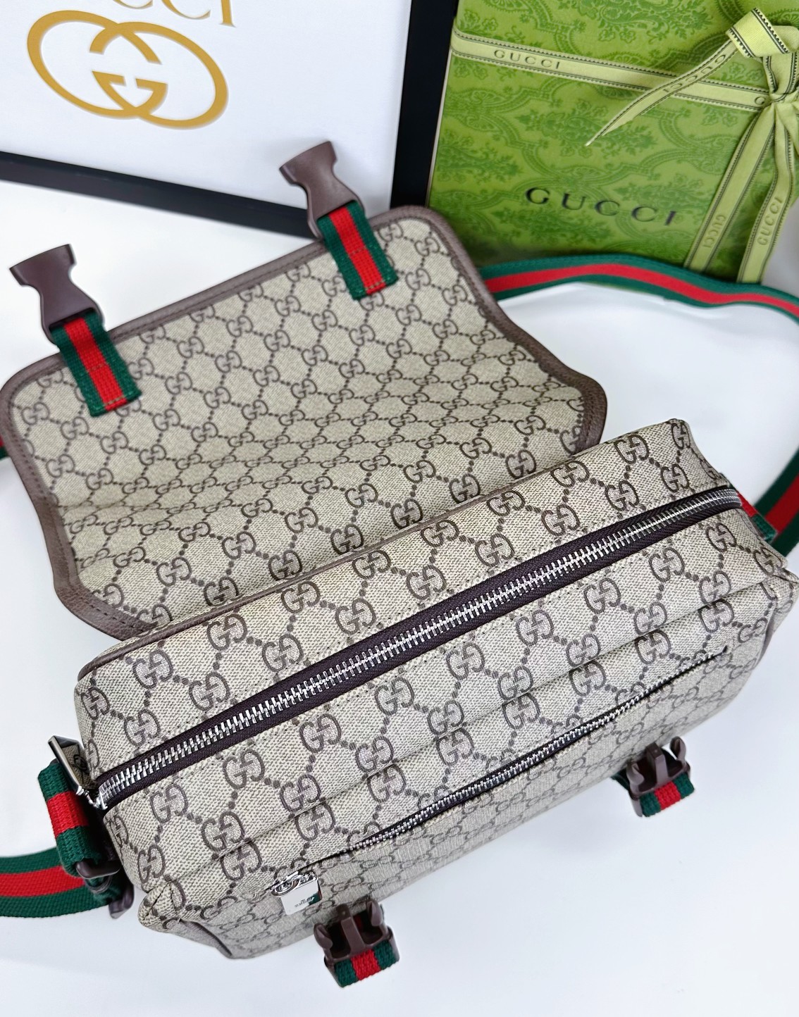 Gucci 504 GG郵差包 モダンなデザインと機能性を兼ね備えた一品