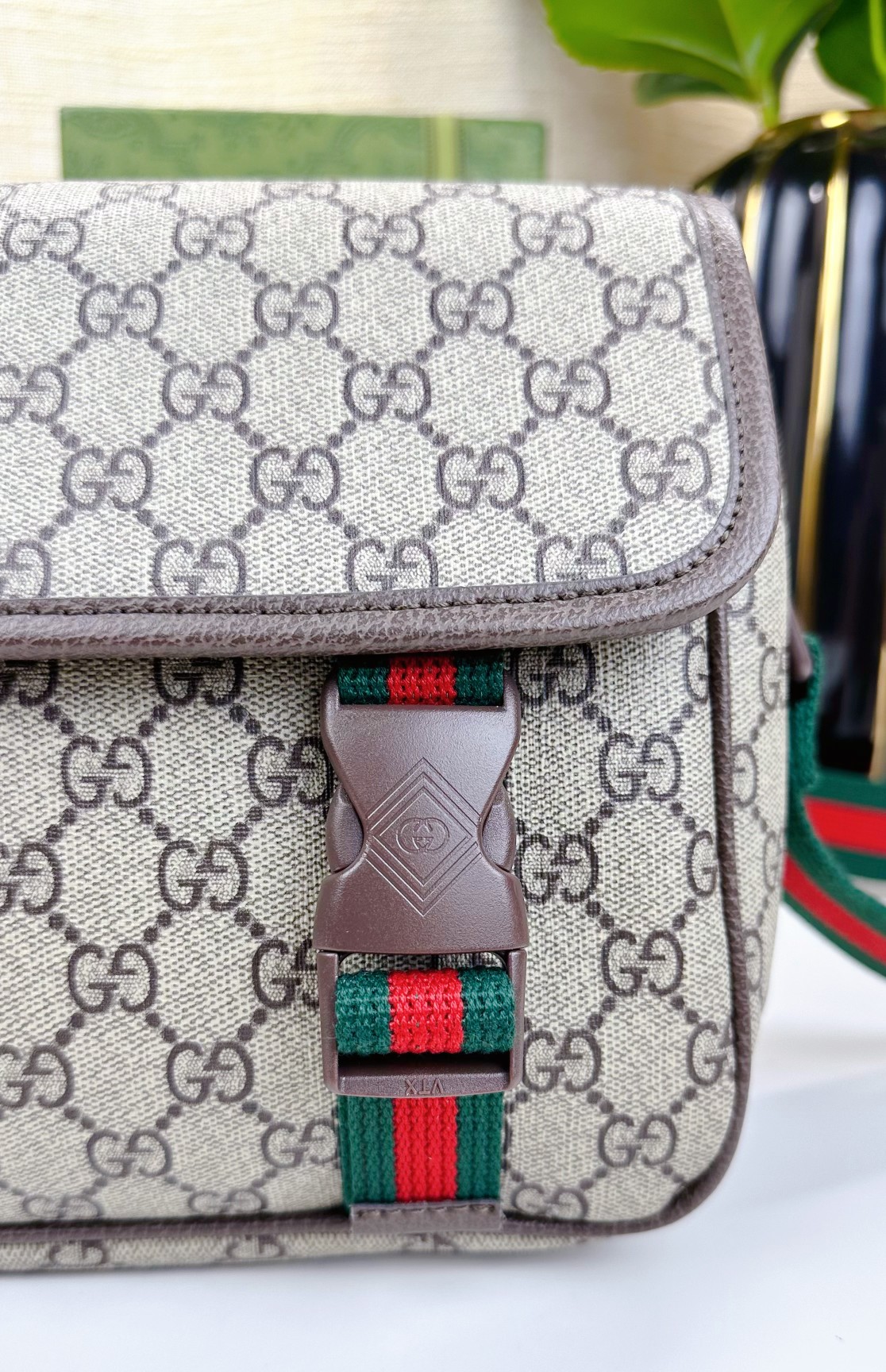Gucci 504 GG郵差包 モダンなデザインと機能性を兼ね備えた一品