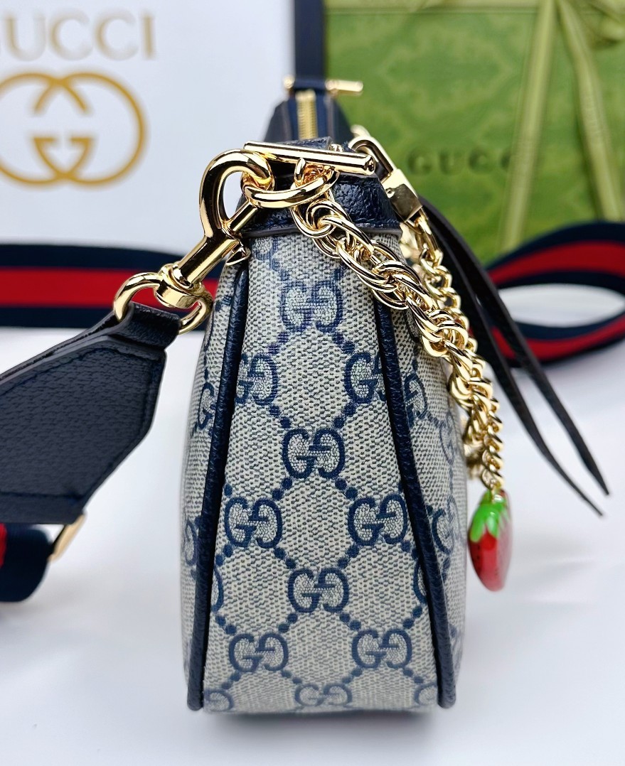 新款GG,品牌推出的各系列延续了单品不应只流行一季,而是随时间流逝历久弥新的设计理念。源自Guccio