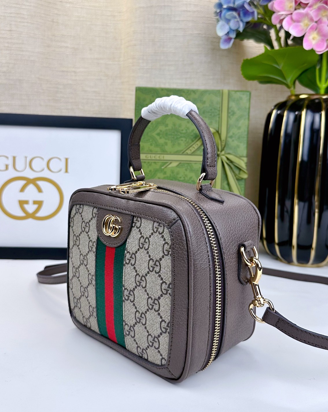 Ophidia GGミニ手提げバッグ - モダンなデザインと多機能性