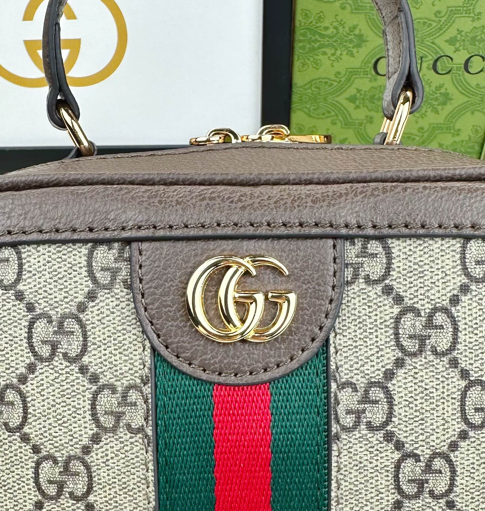 Ophidia GGミニ手提げバッグ - モダンなデザインと多機能性