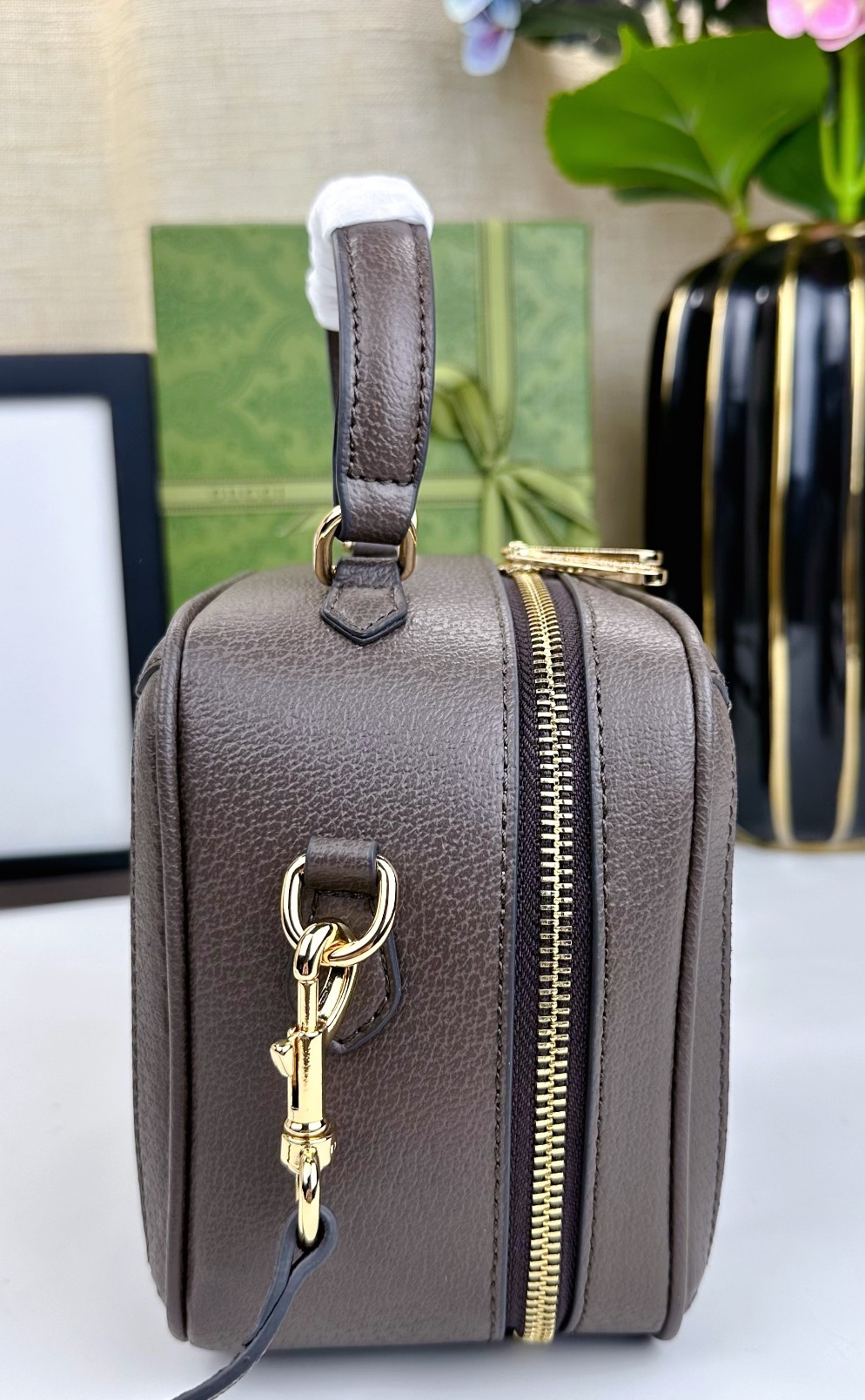 Ophidia GGミニ手提げバッグ - モダンなデザインと多機能性