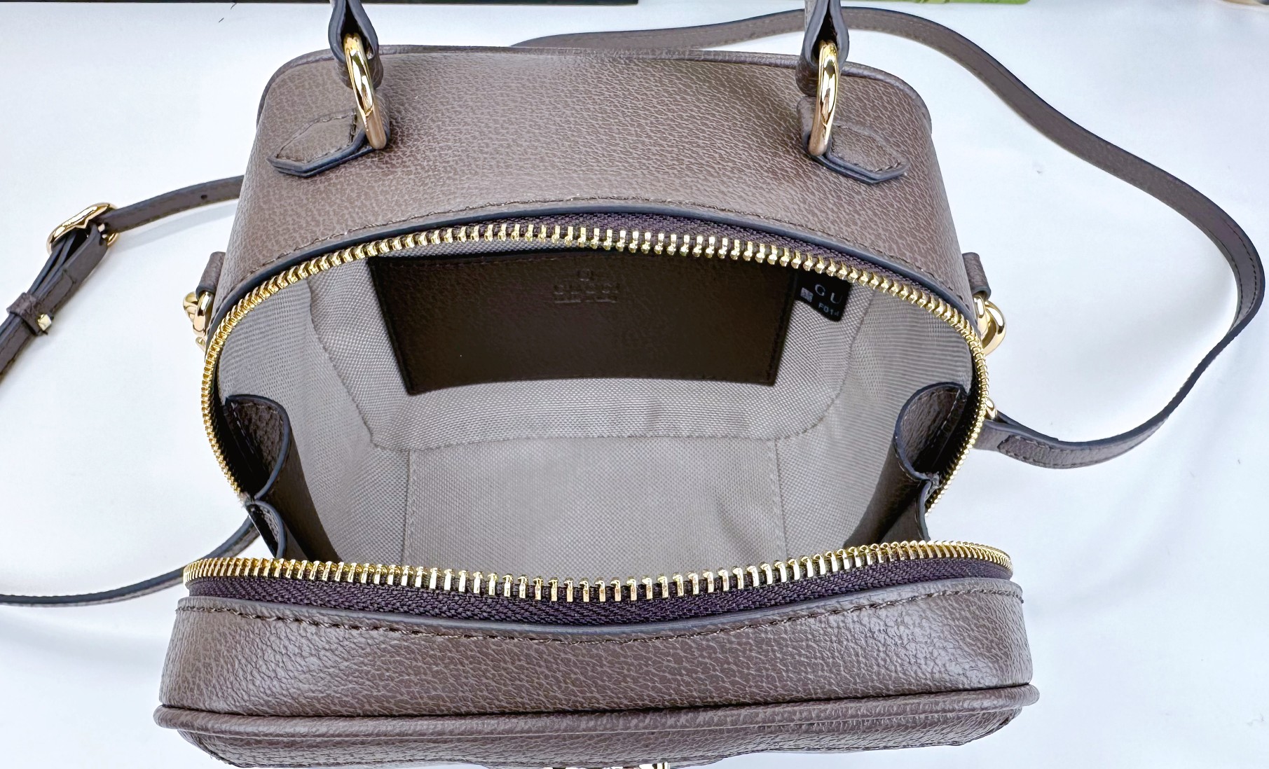 Ophidia GGミニ手提げバッグ - モダンなデザインと多機能性