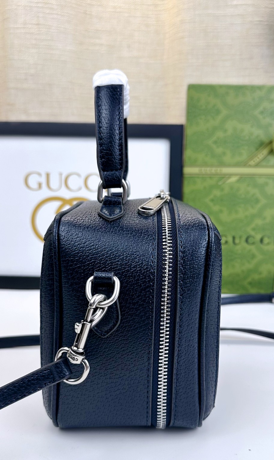 Ophidia GGミニ手提げバッグ - 多彩なスタイルを楽しむ