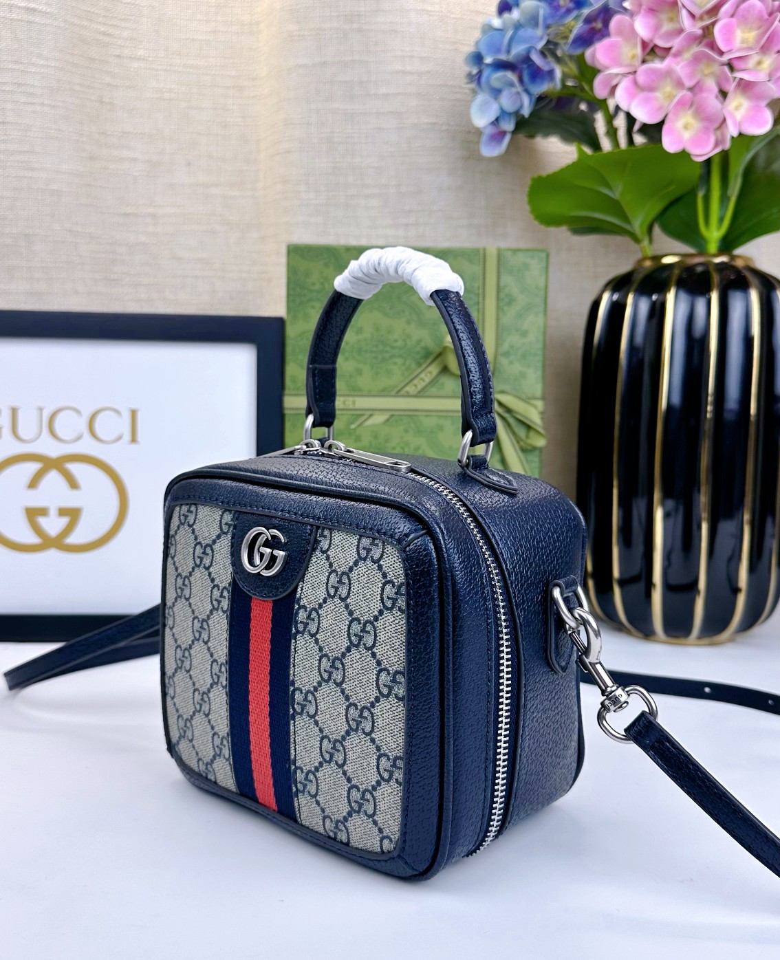 Ophidia GGミニ手提げバッグ - 多彩なスタイルを楽しむ