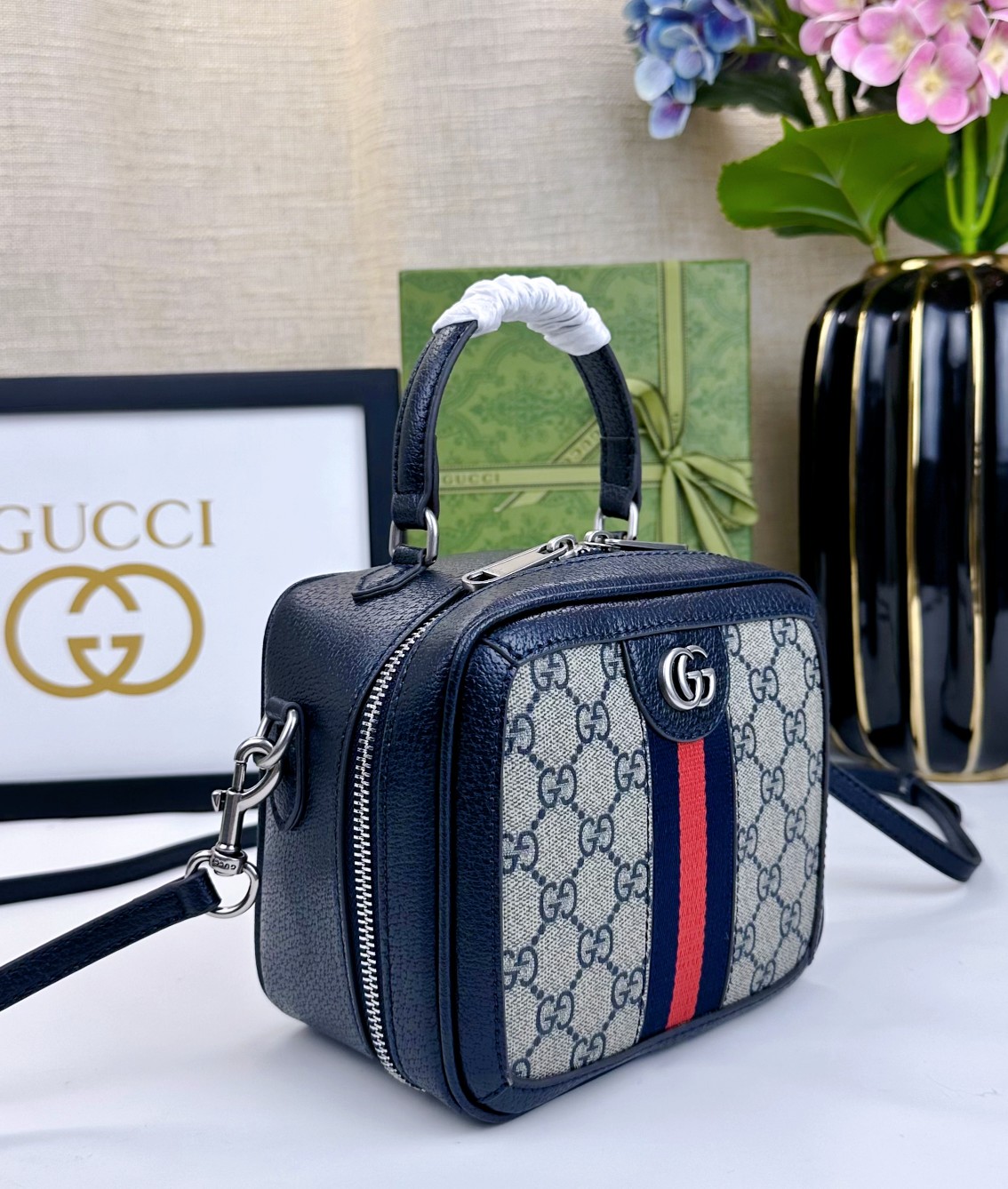 Ophidia GGミニ手提げバッグ - 多彩なスタイルを楽しむ