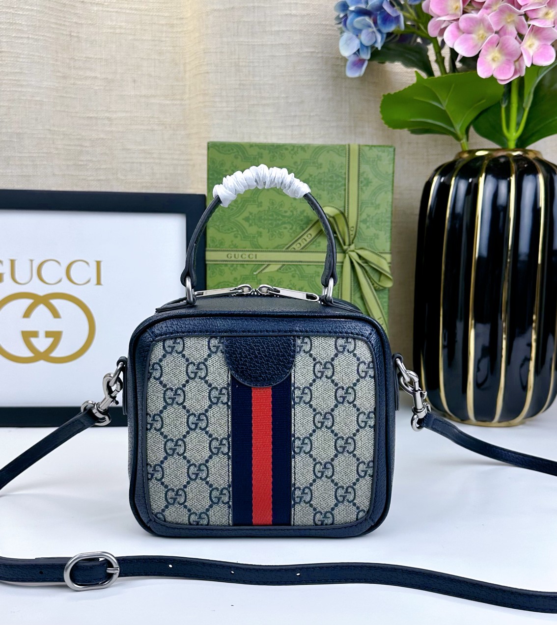 Ophidia GGミニ手提げバッグ - 多彩なスタイルを楽しむ