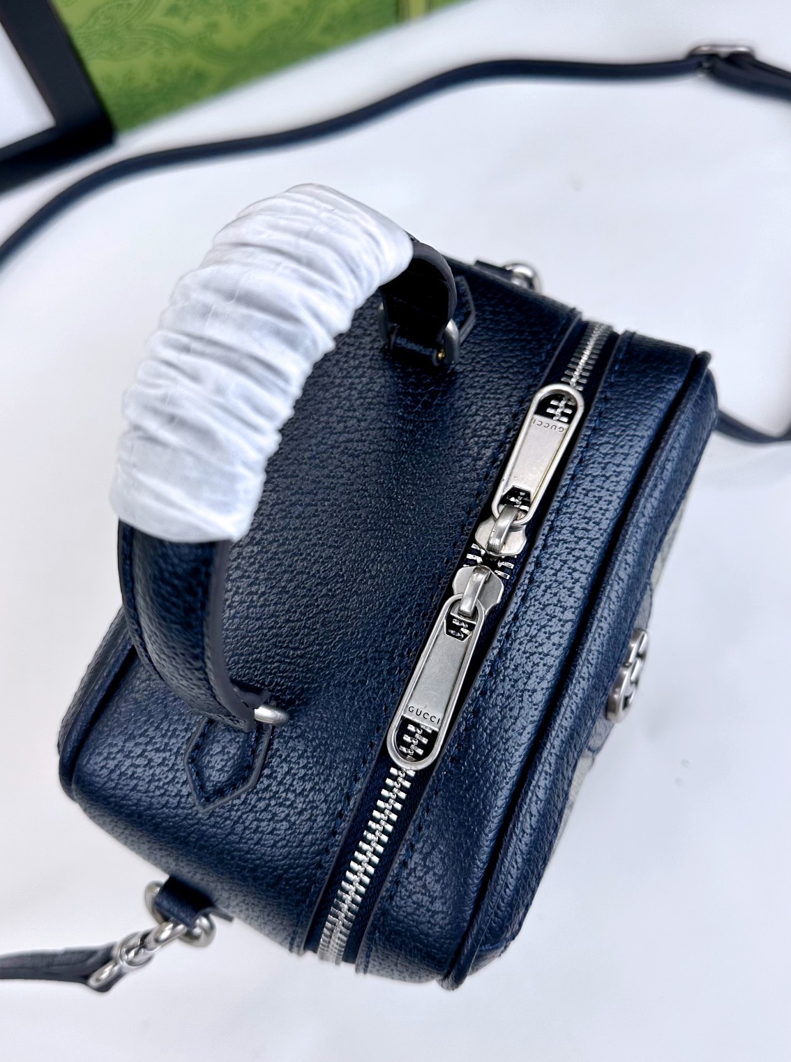 Ophidia GGミニ手提げバッグ - 多彩なスタイルを楽しむ