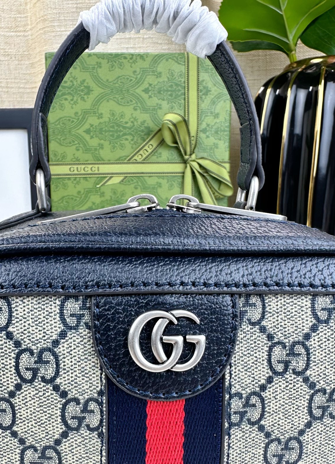 Ophidia GGミニ手提げバッグ - 多彩なスタイルを楽しむ