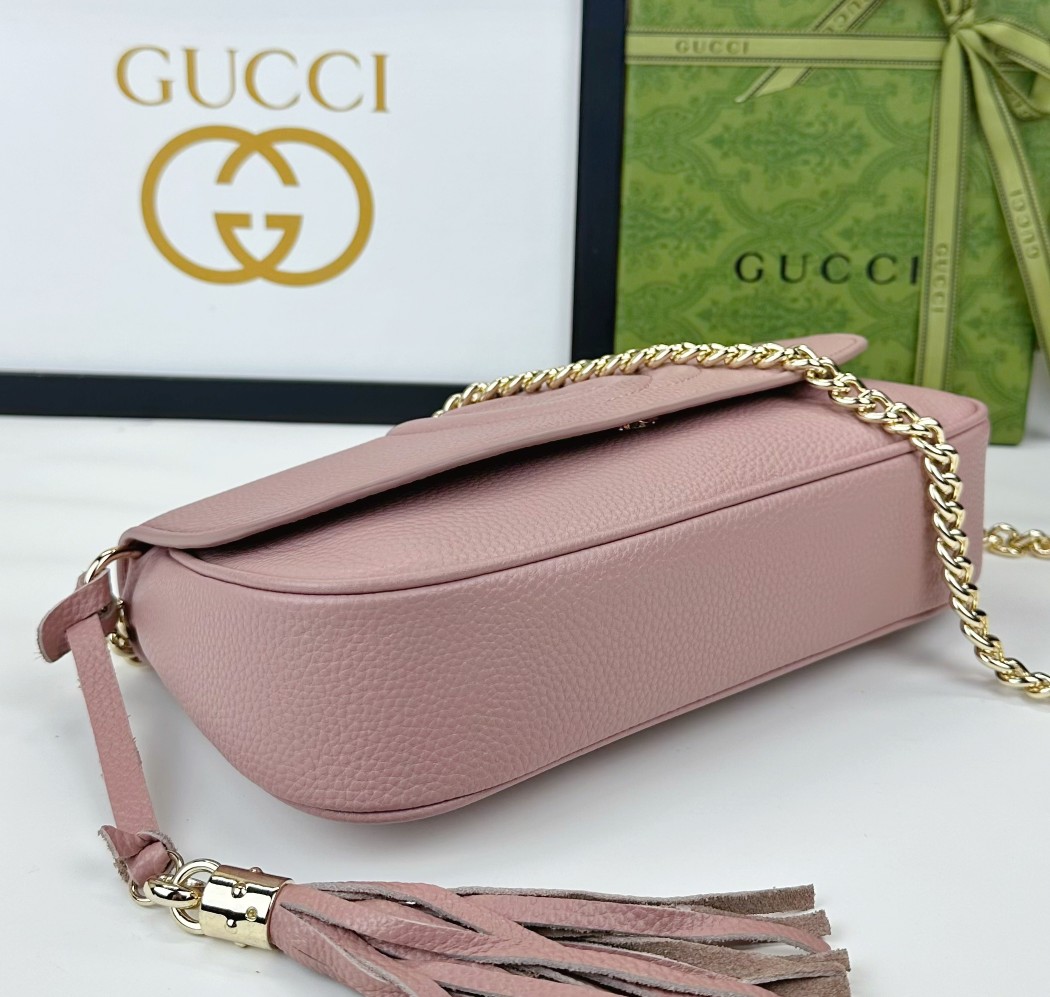 Gucci GG Marmont ショルダーバッグ 美しいデザイン