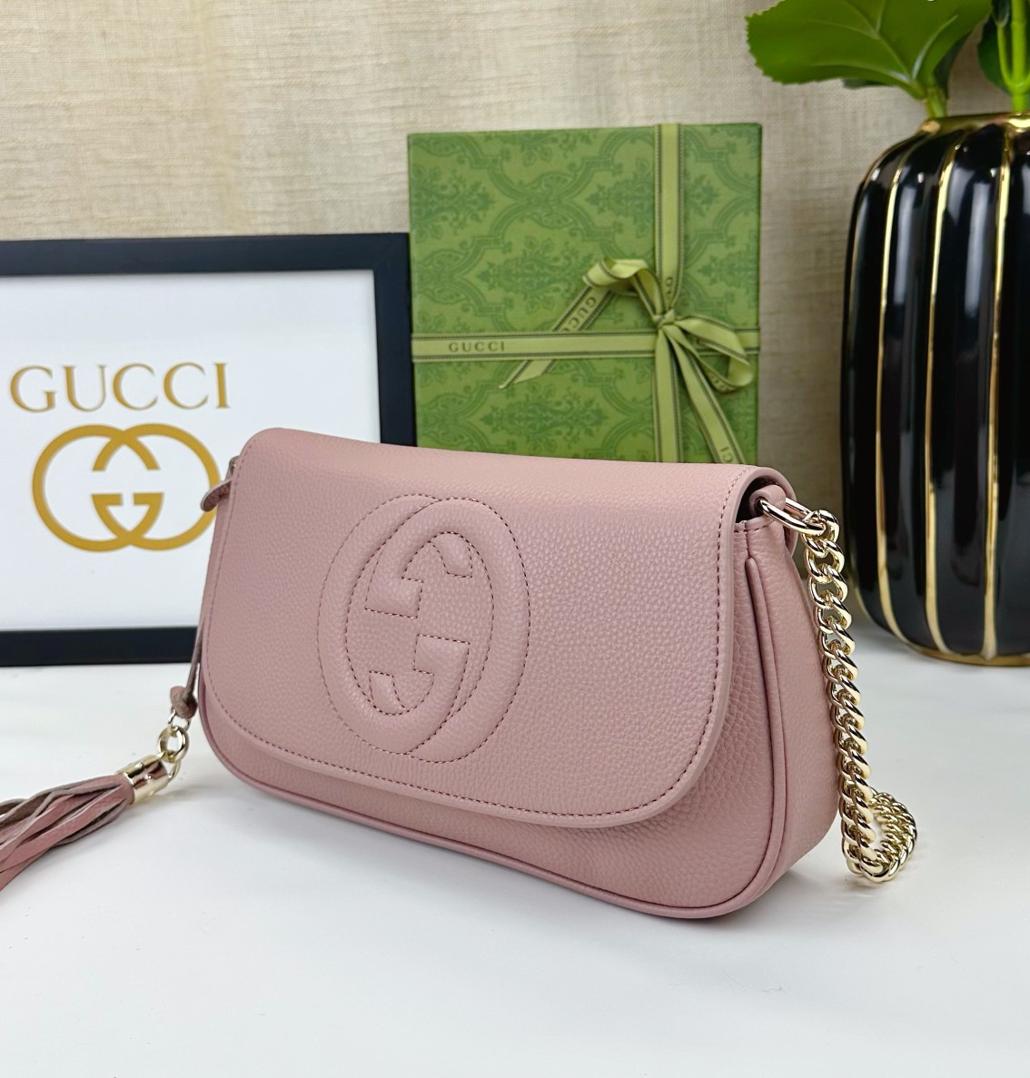 Gucci GG Marmont ショルダーバッグ 美しいデザイン