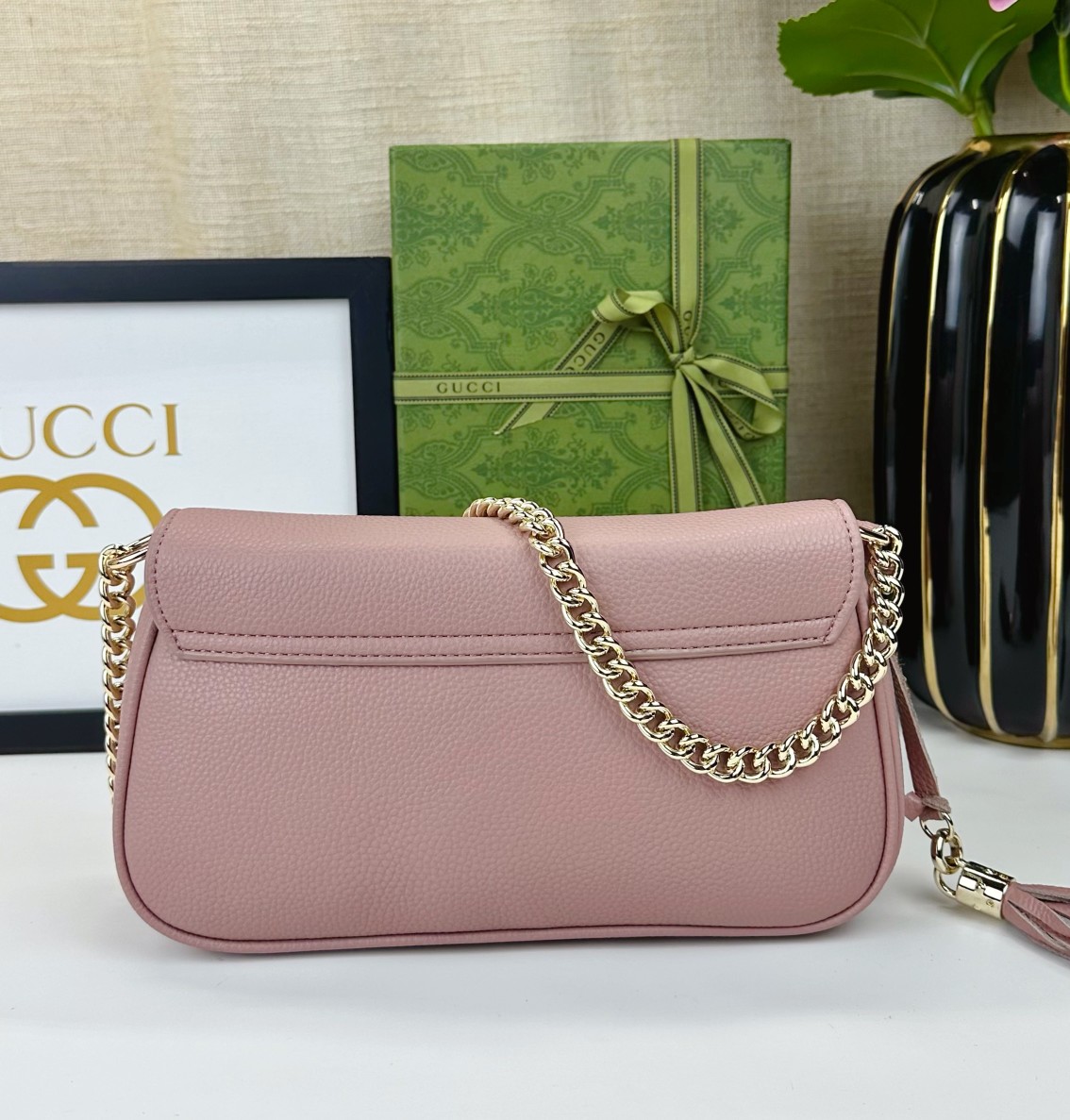 Gucci GG Marmont ショルダーバッグ 美しいデザイン