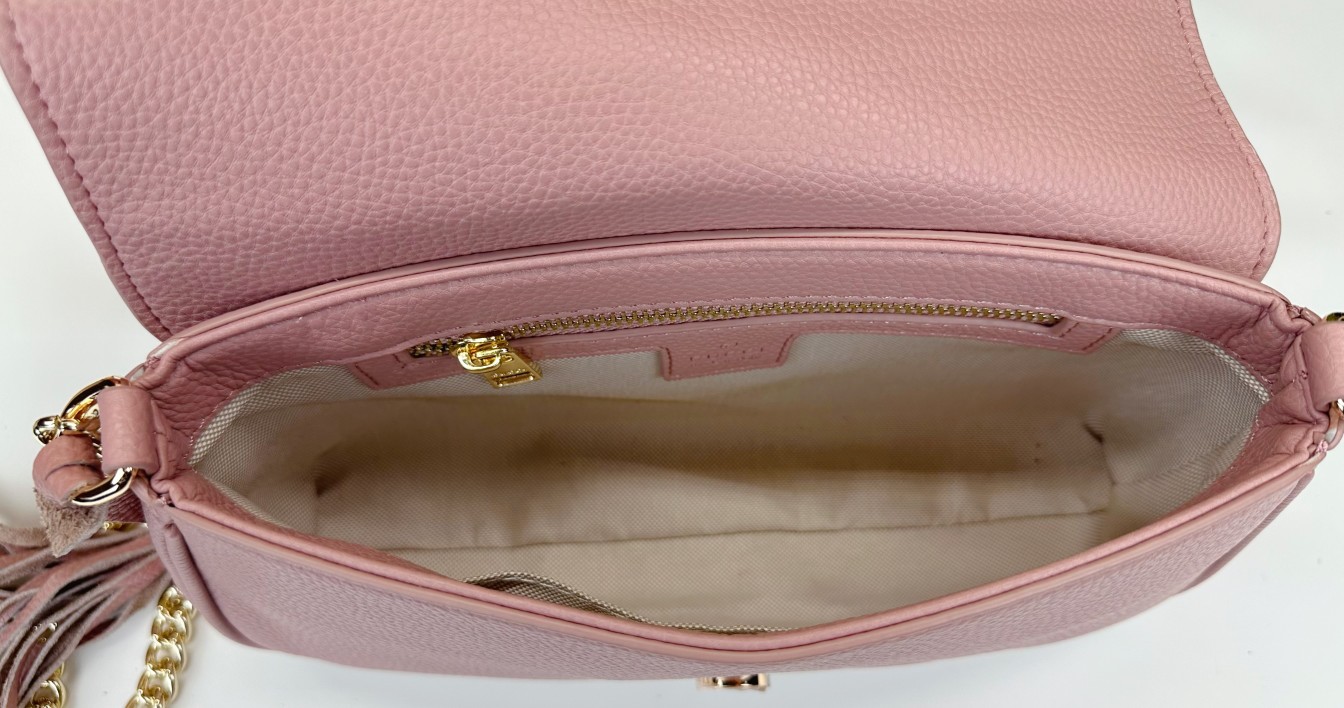 Gucci GG Marmont ショルダーバッグ 美しいデザイン