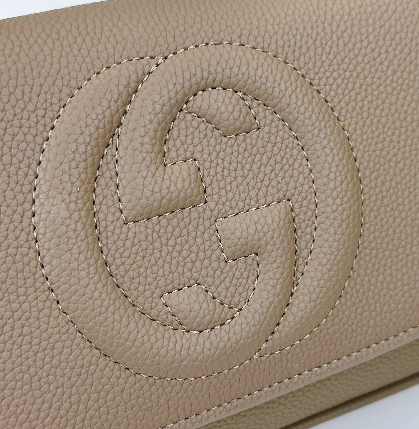 Gucci GG Marmont 美包 大象灰 色のエレガントデザイン